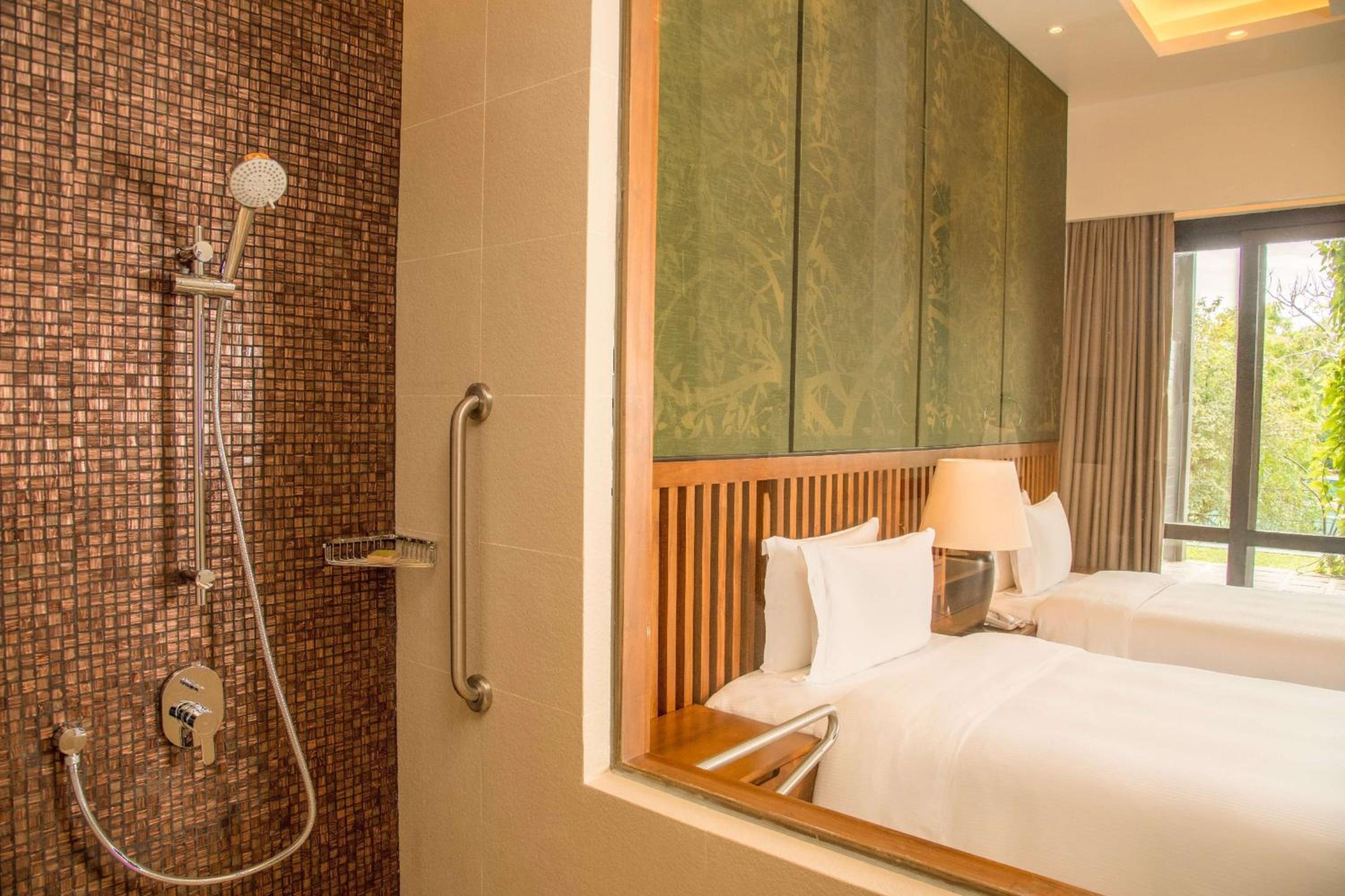 DoubleTree by Hilton Weerawila Rajawarna Resort
