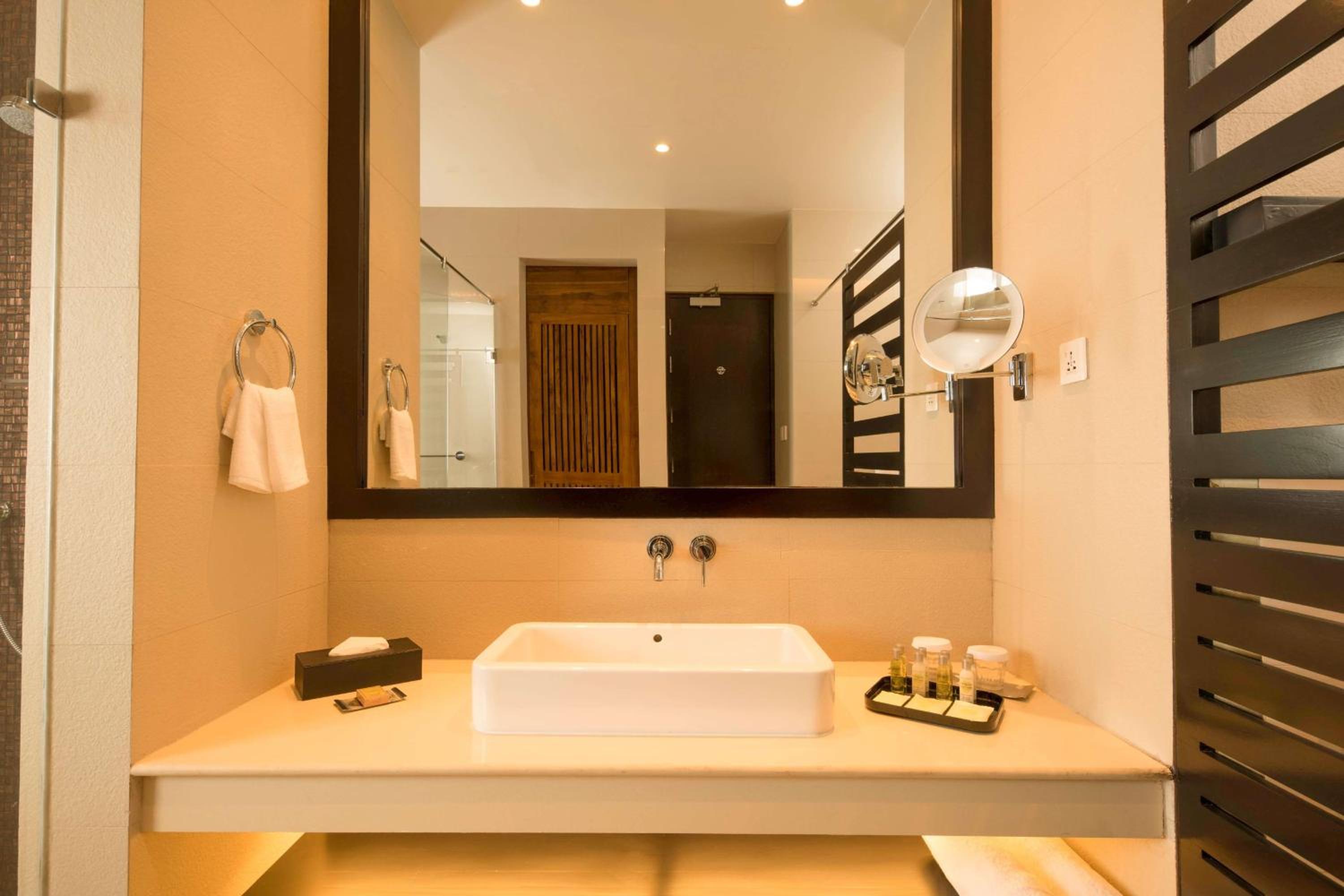 DoubleTree by Hilton Weerawila Rajawarna Resort