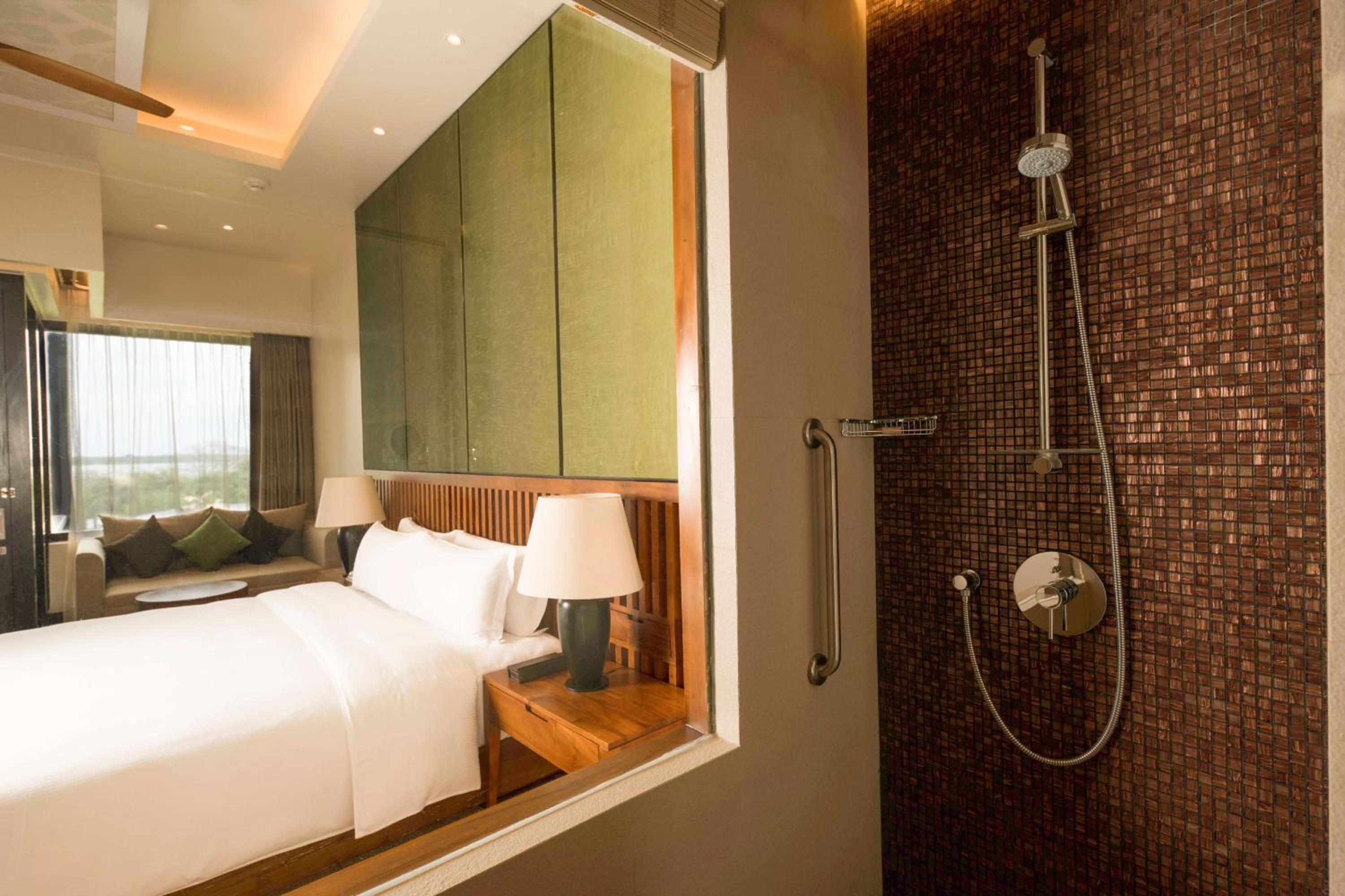 DoubleTree by Hilton Weerawila Rajawarna Resort