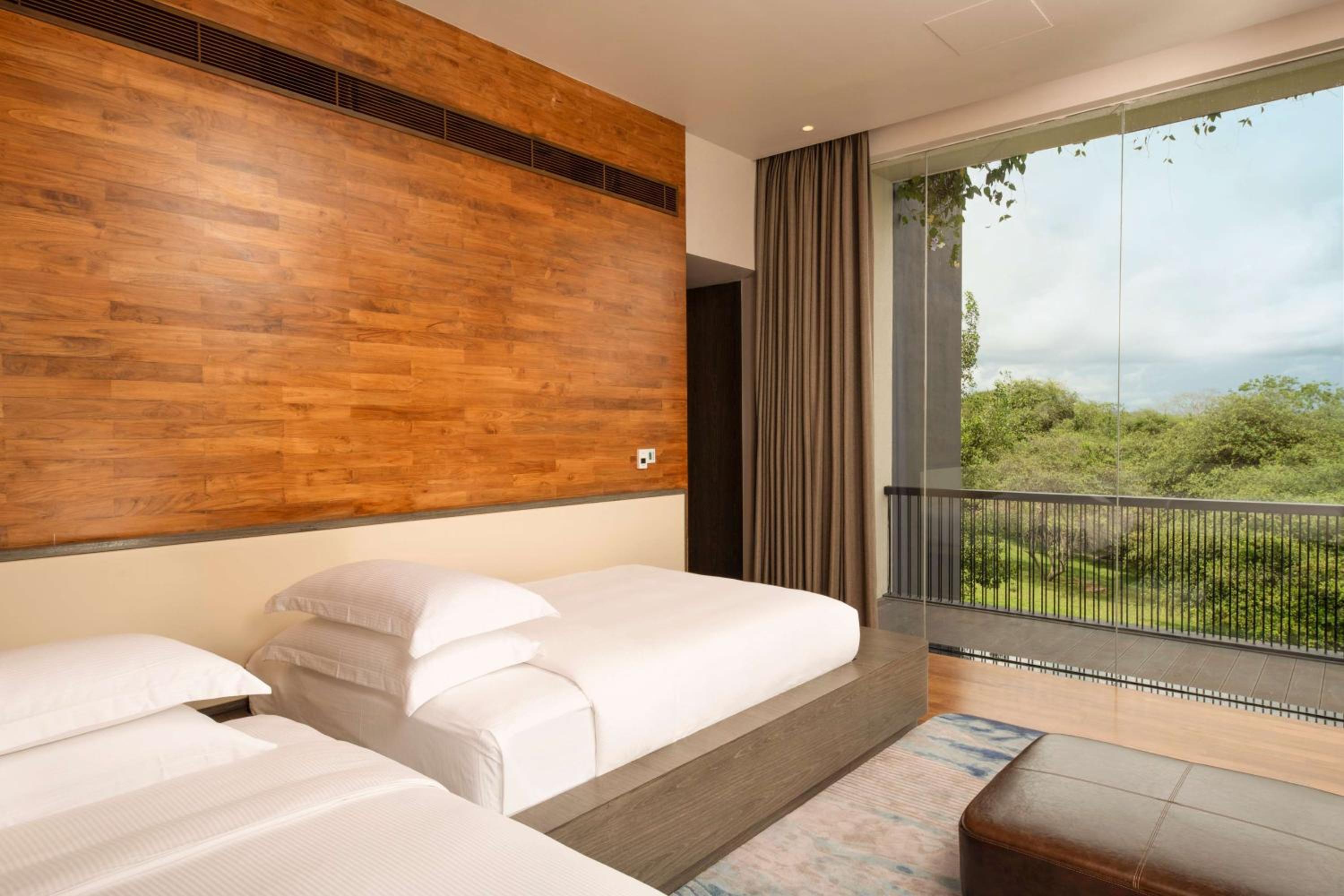DoubleTree by Hilton Weerawila Rajawarna Resort