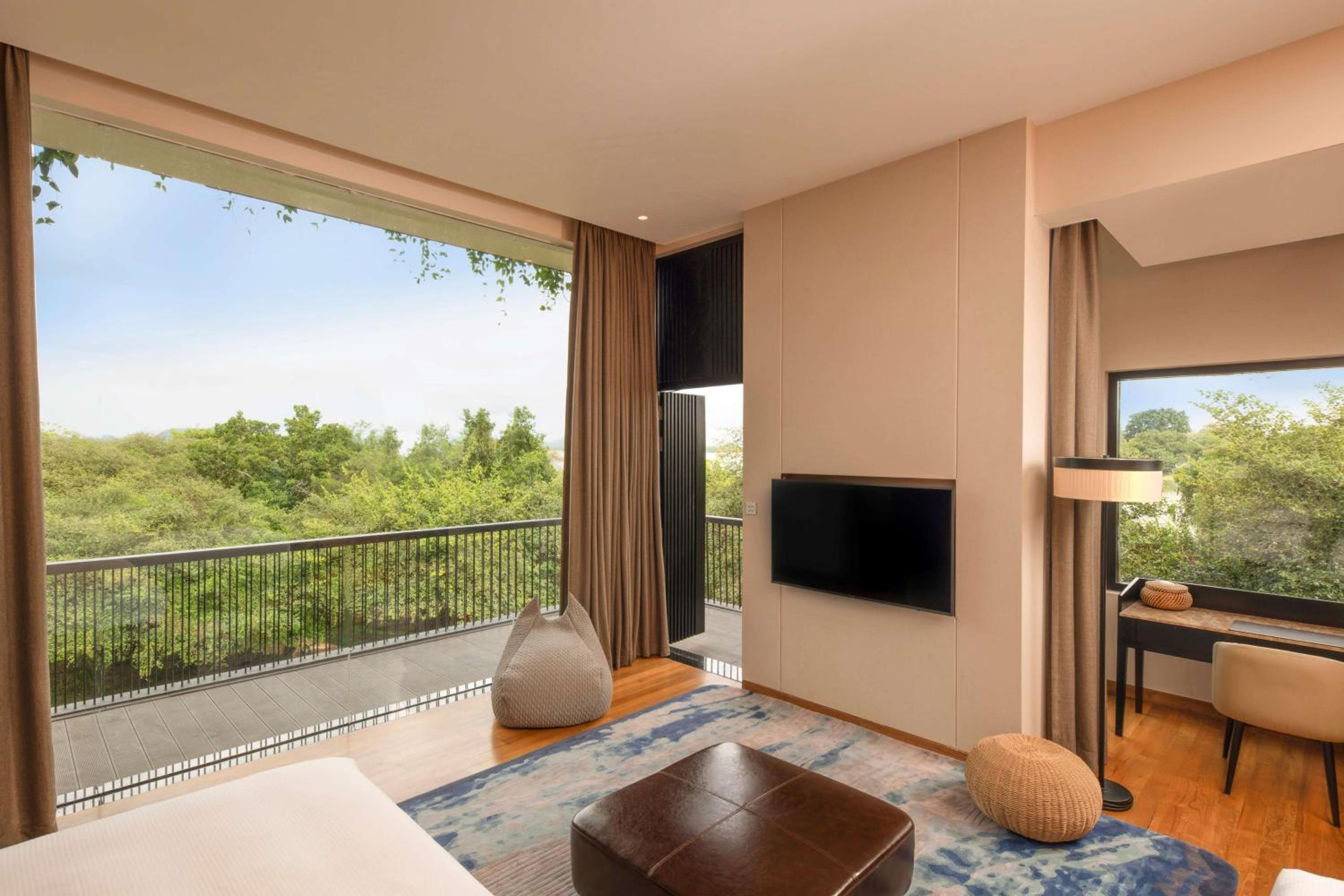 DoubleTree by Hilton Weerawila Rajawarna Resort