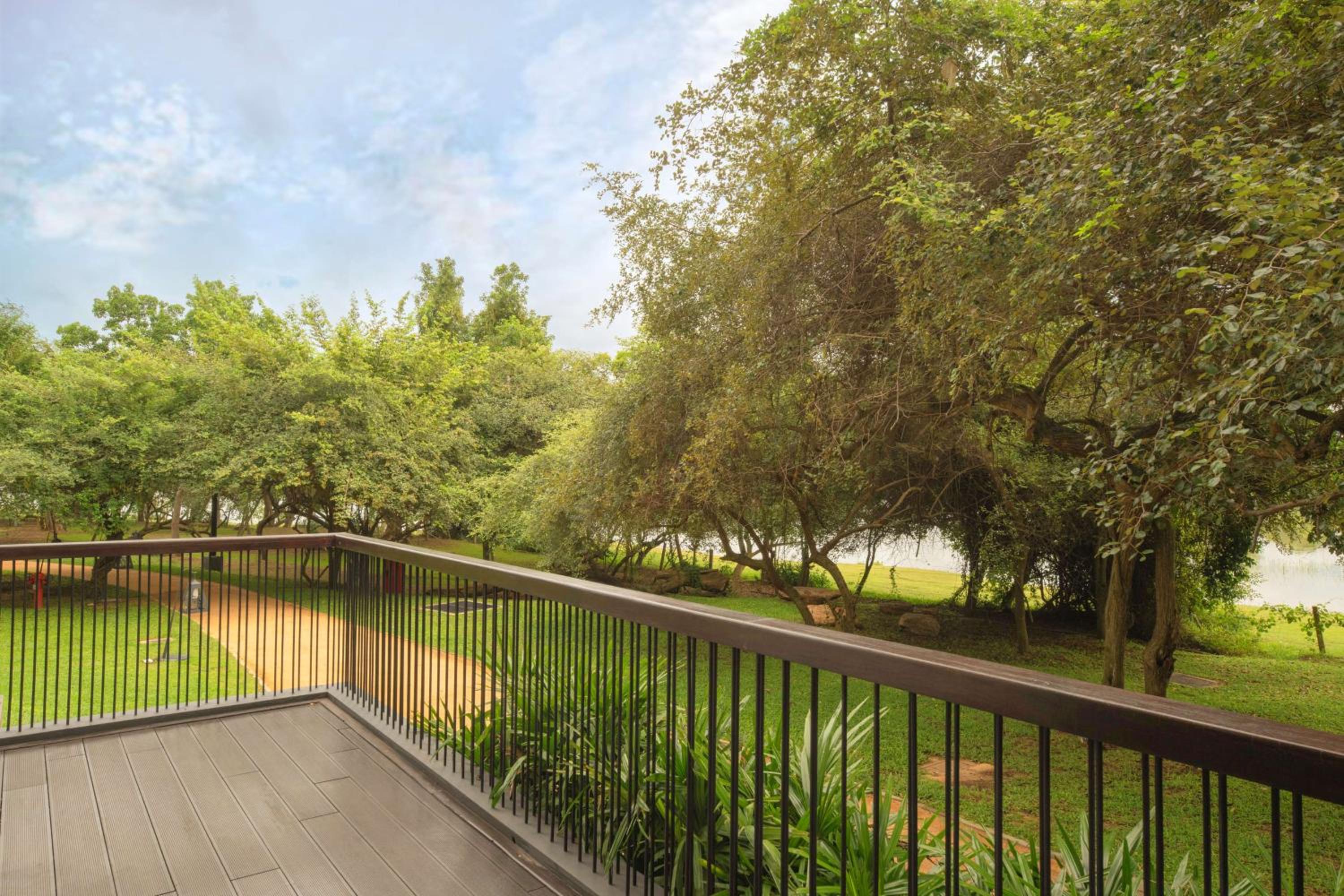 DoubleTree by Hilton Weerawila Rajawarna Resort