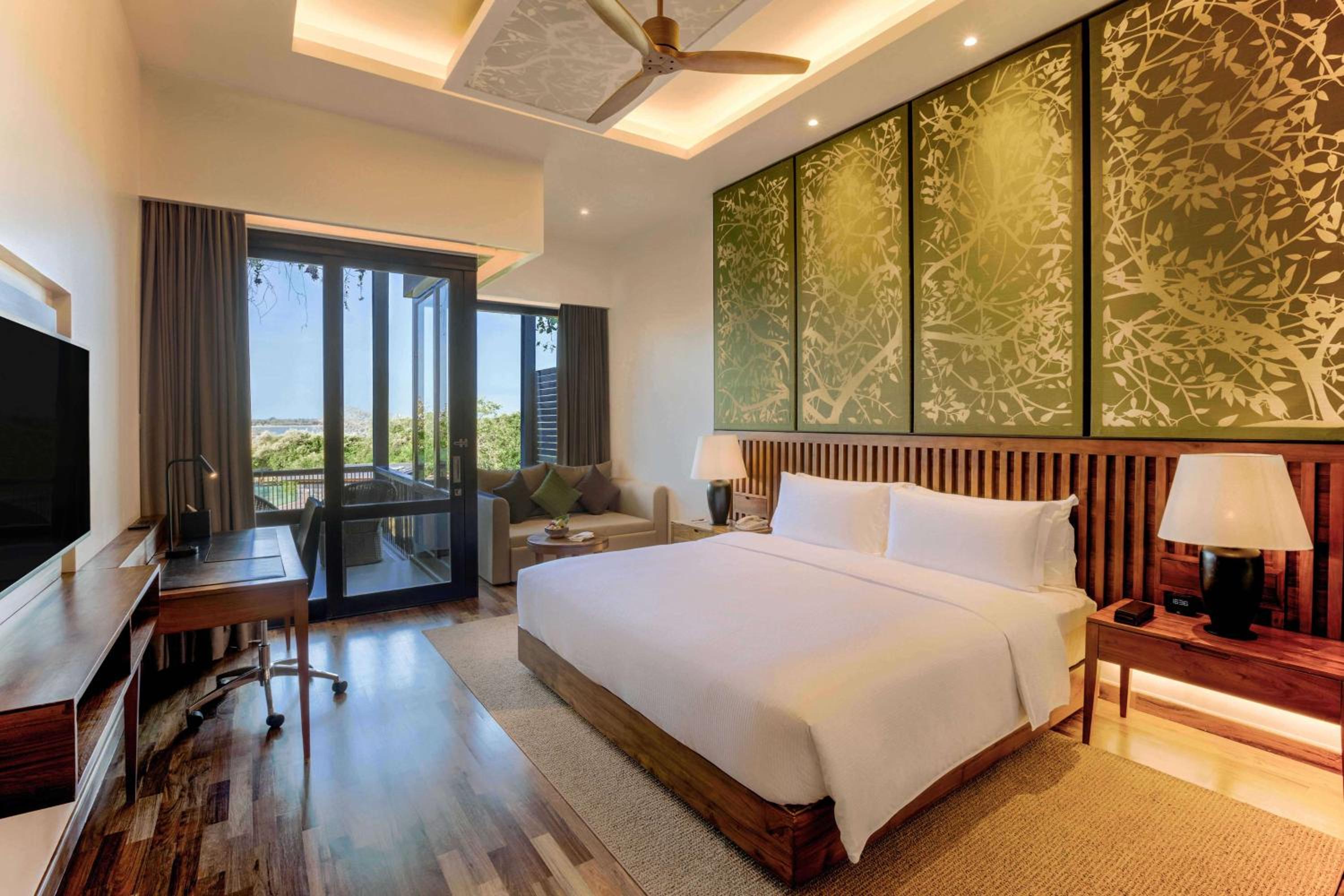 DoubleTree by Hilton Weerawila Rajawarna Resort