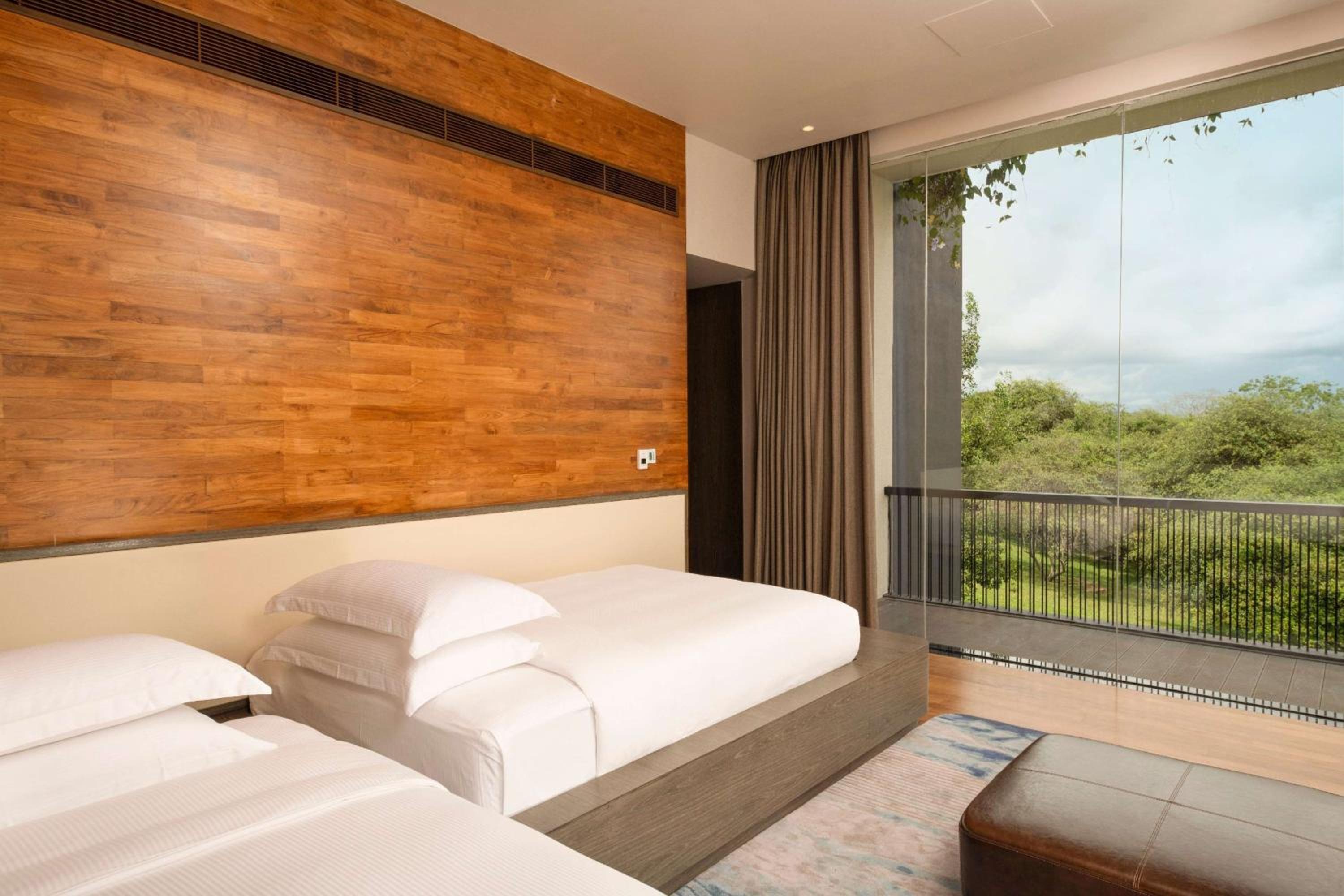 DoubleTree by Hilton Weerawila Rajawarna Resort