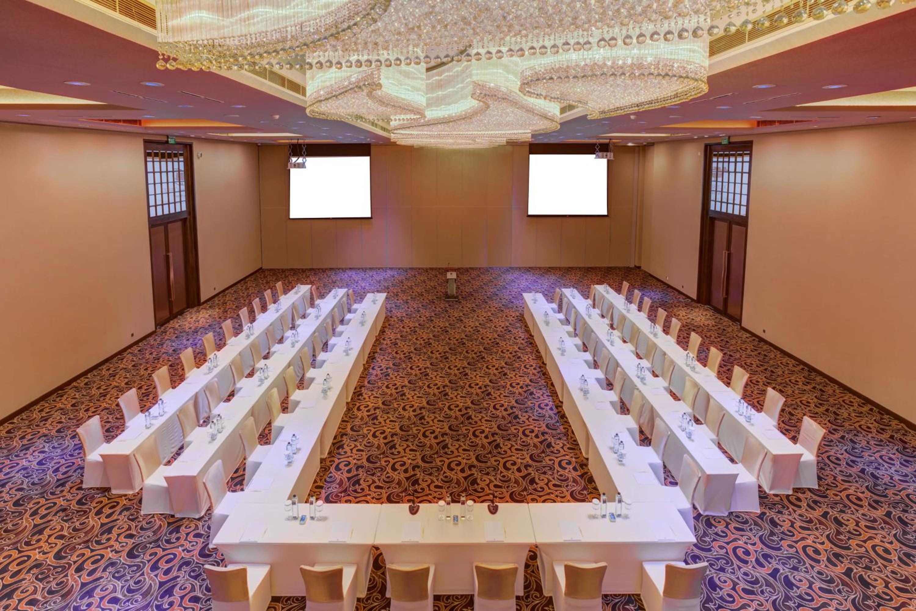 DoubleTree by Hilton Weerawila Rajawarna Resort