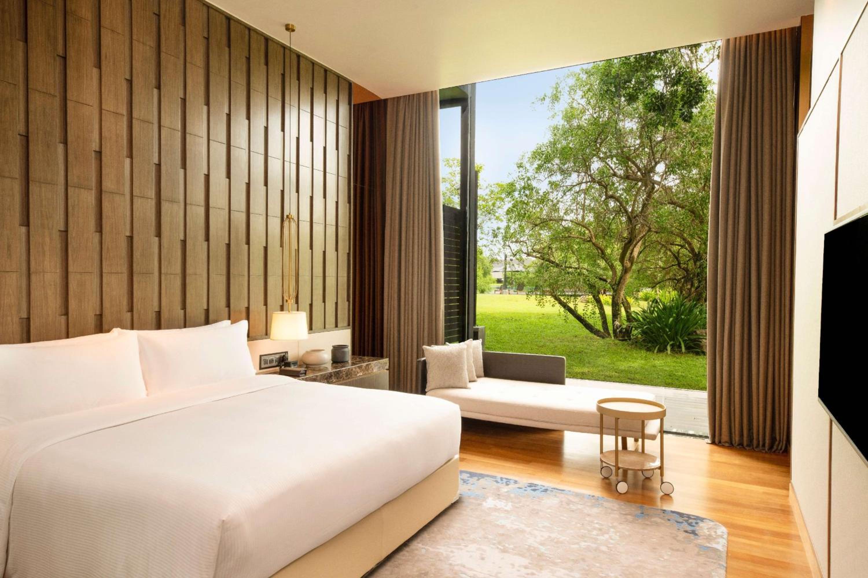 DoubleTree by Hilton Weerawila Rajawarna Resort