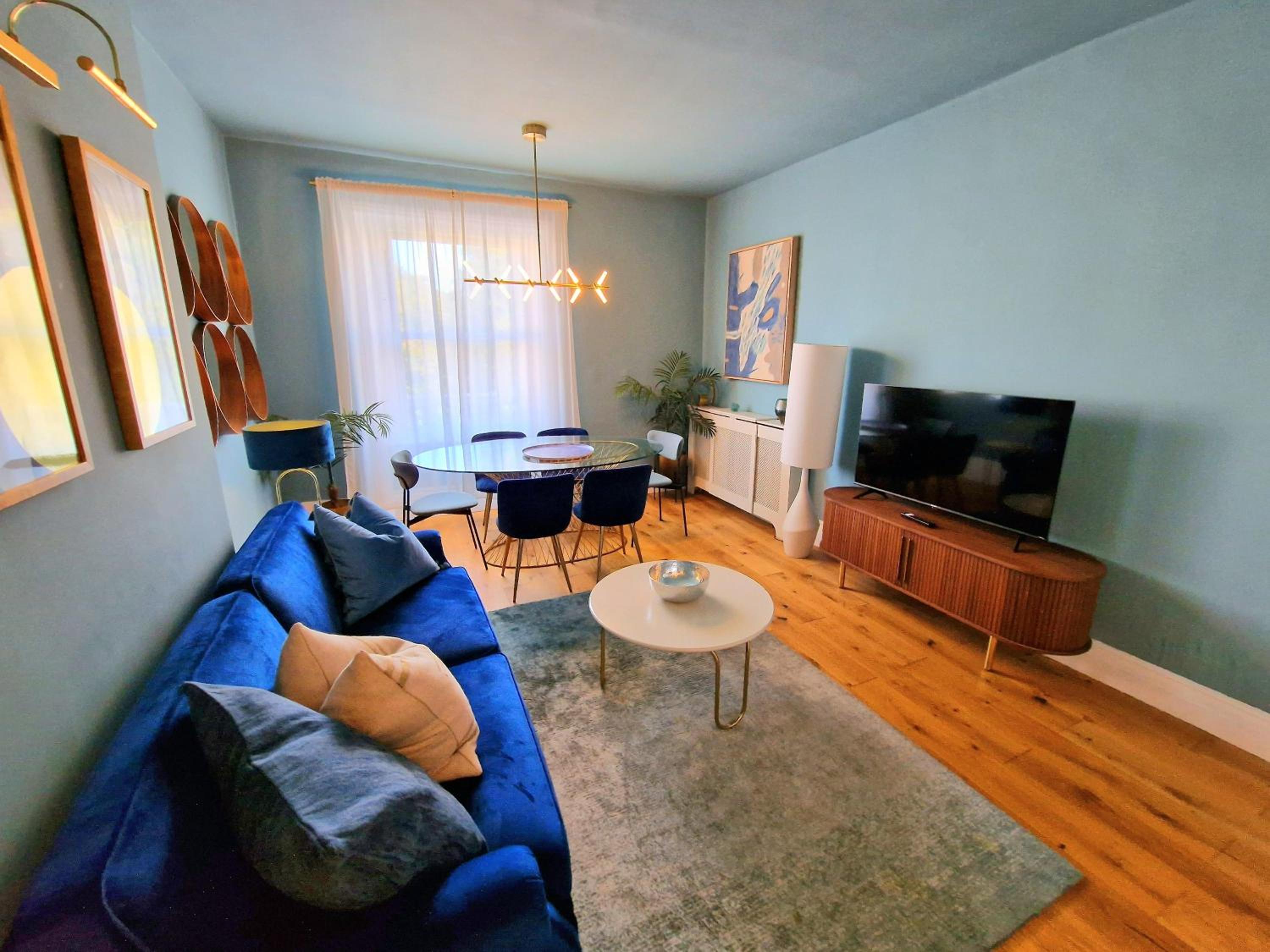 Gorgeous Hyde Park Home with Lift-Elevator Access & Nice View