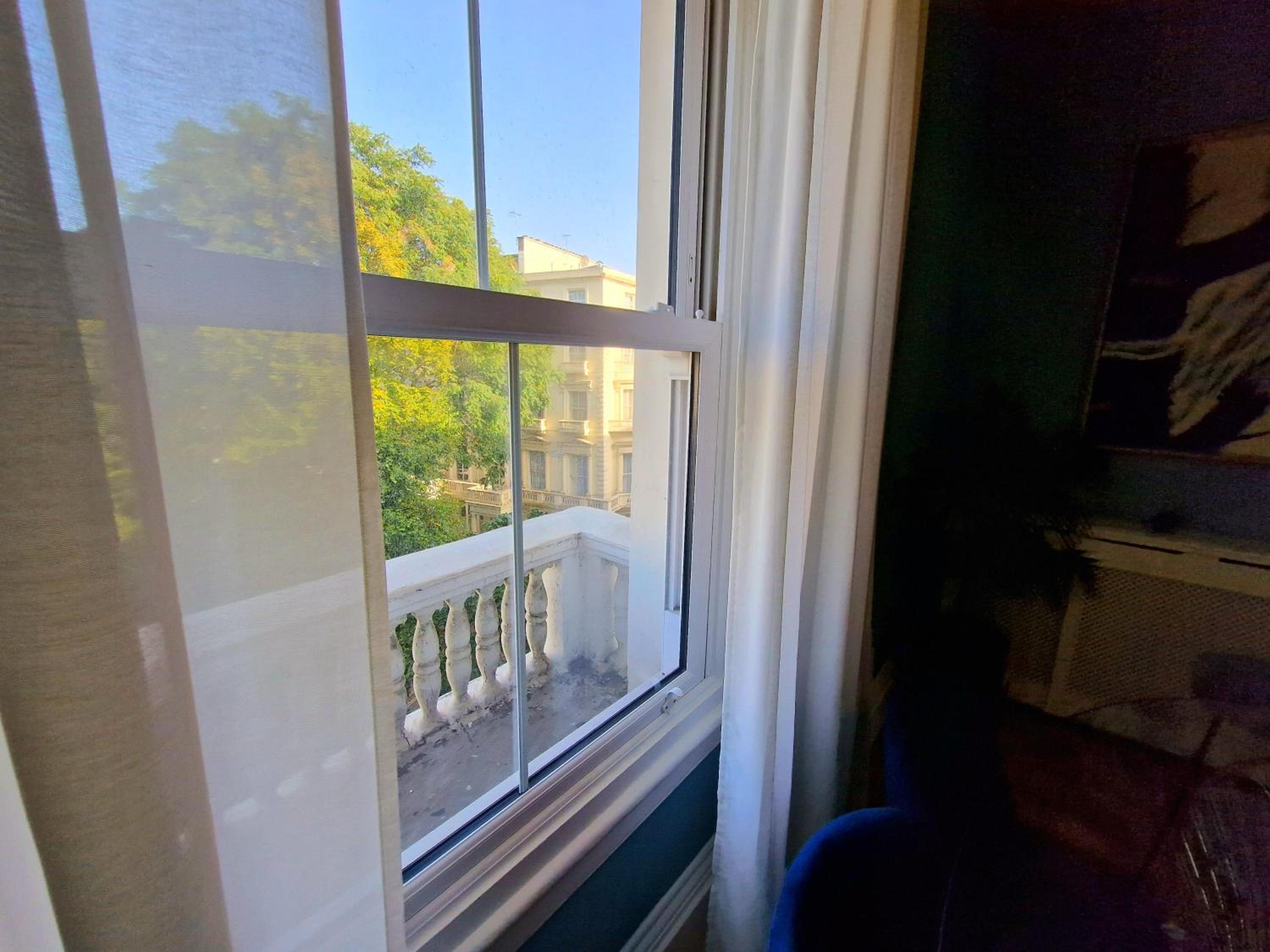 Gorgeous Hyde Park Home with Lift-Elevator Access & Nice View