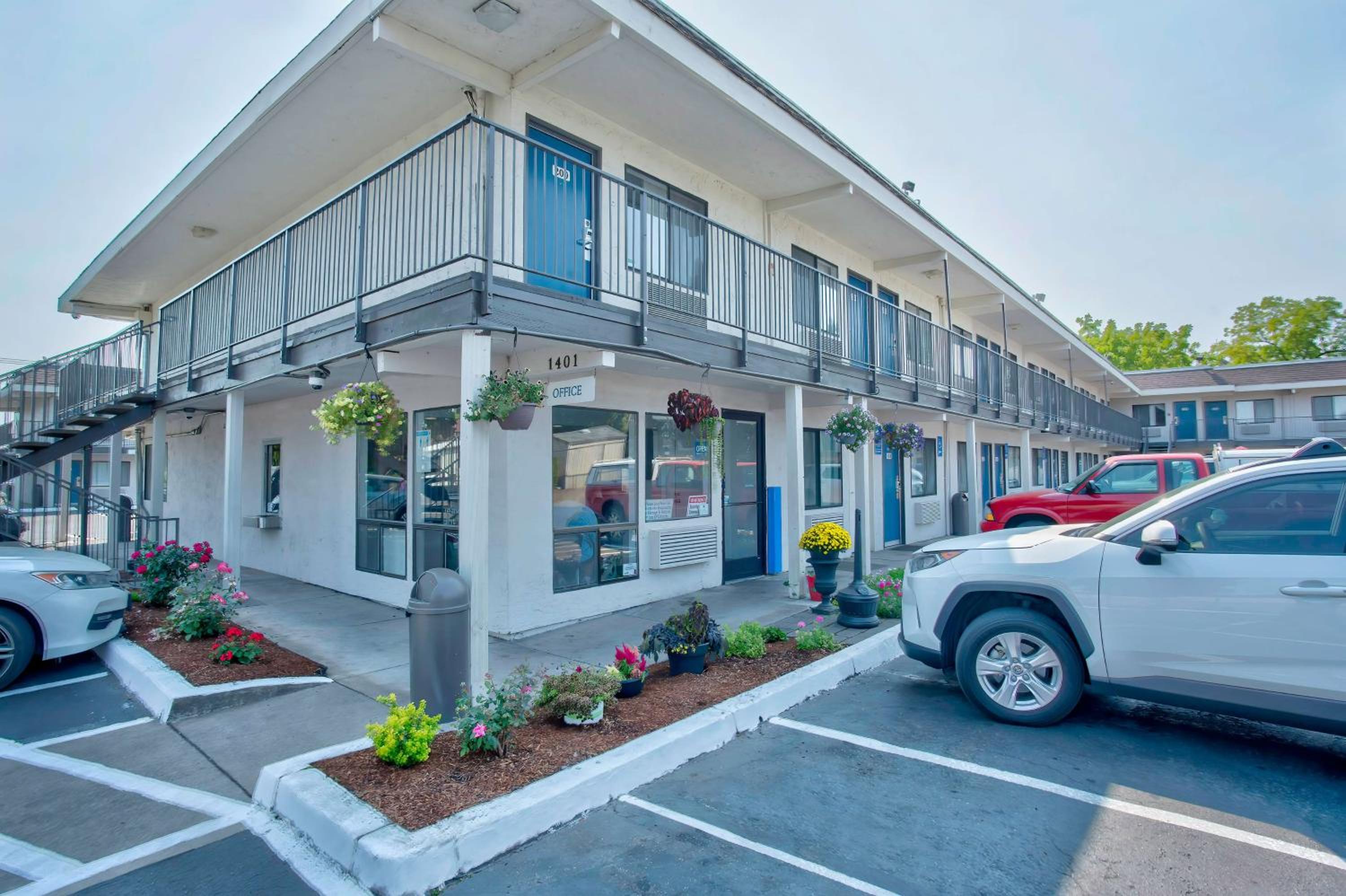 Albany Vacations - Motel 6-Salem, OR - Property Image 4