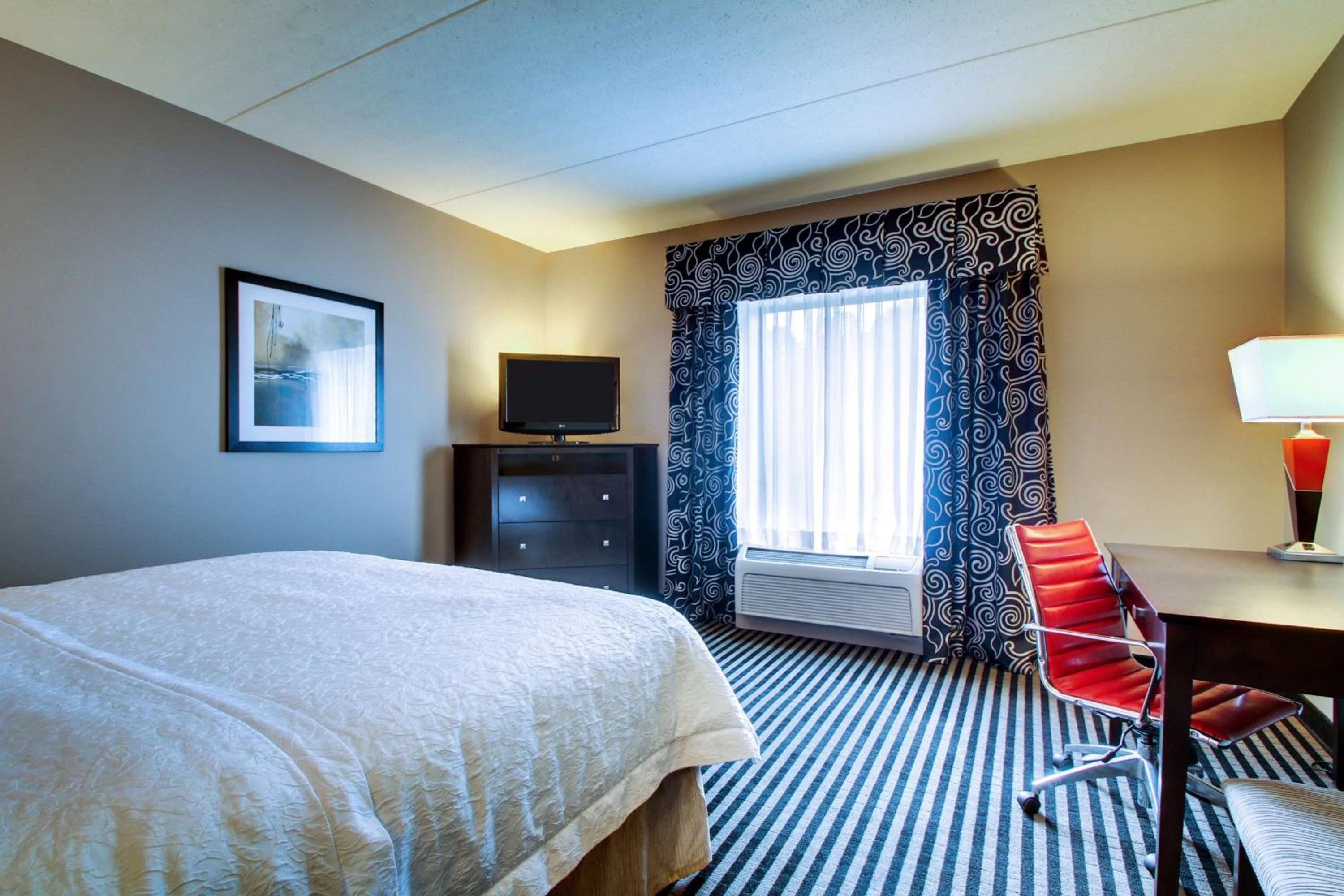 Hampton Inn Birmingham/Leeds - Property Image 2
