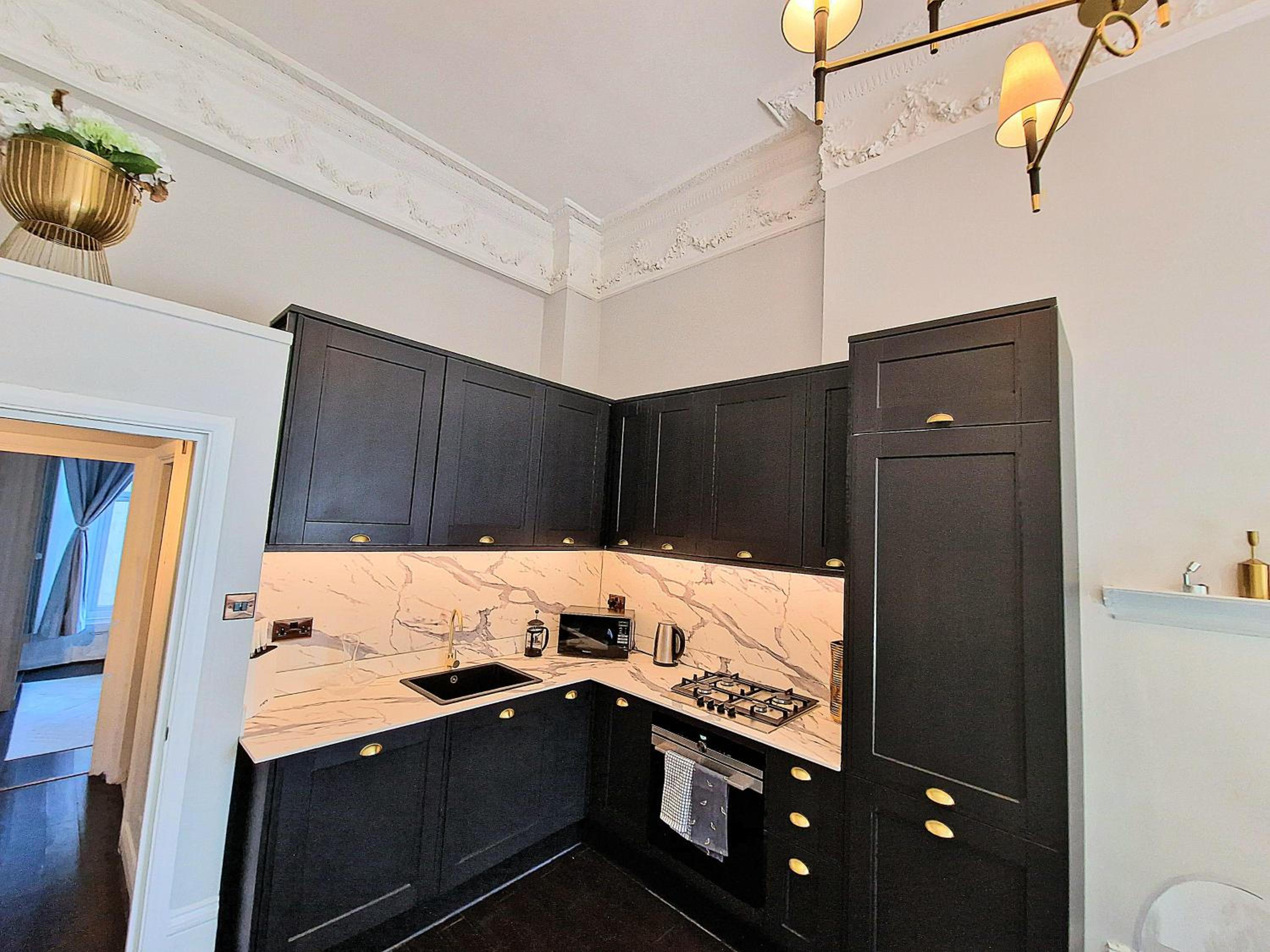Stunning Hyde Park Home with Private Balcony & Lift Elevator Access