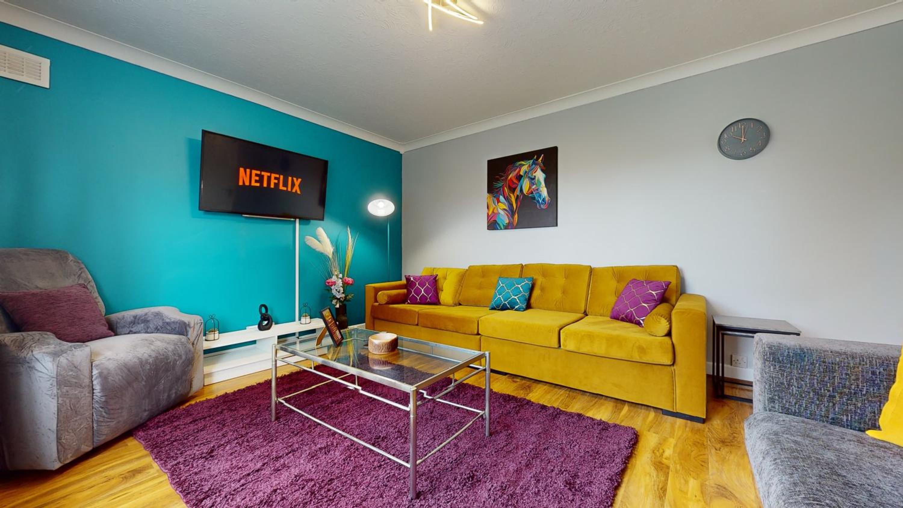 Charming 3 Bed Bungalow Parking & Wifi Business and Leisure by Jesswood Properties view 2