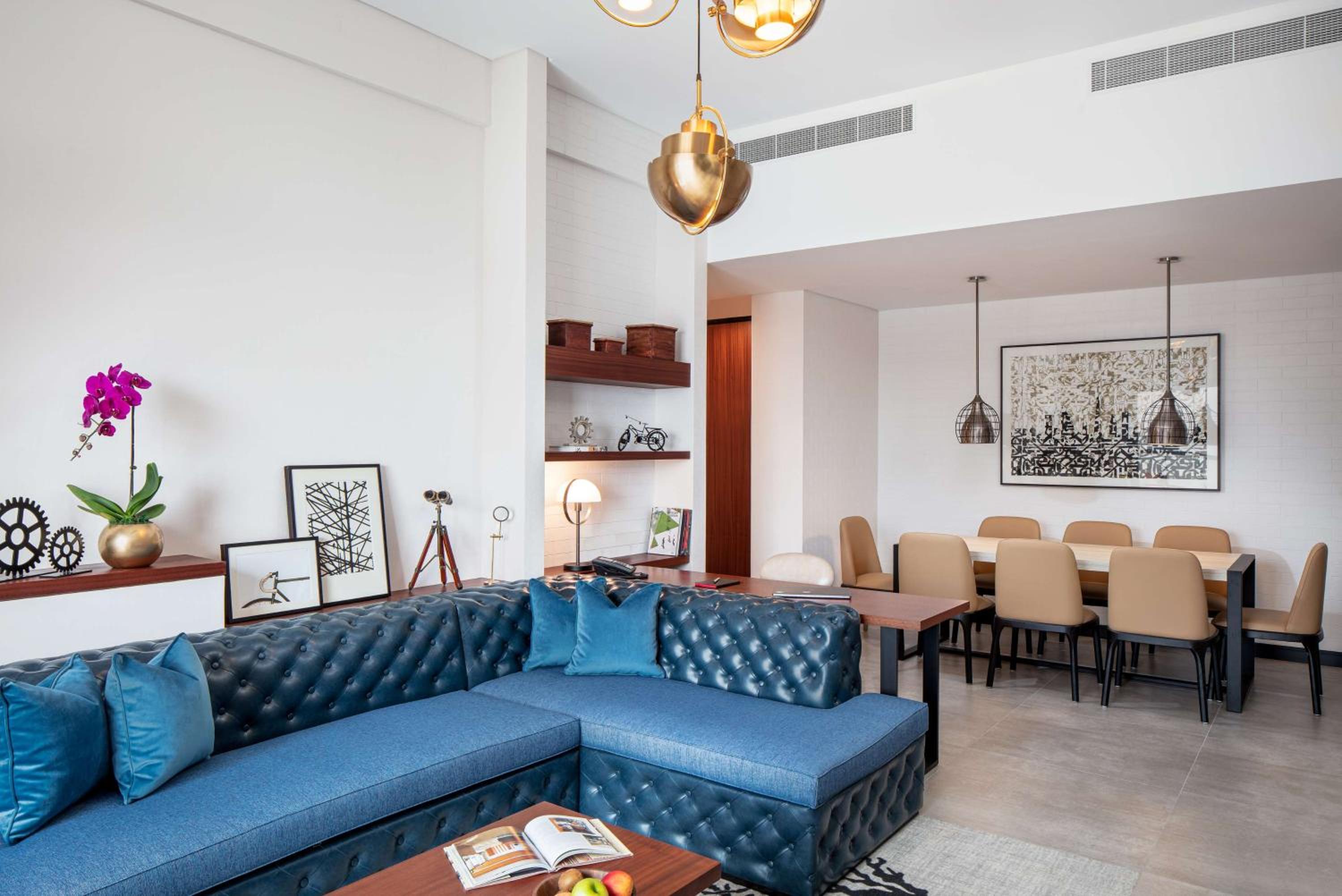 Woodstock Corner - Newly renovated slick and modern loft apartments 5