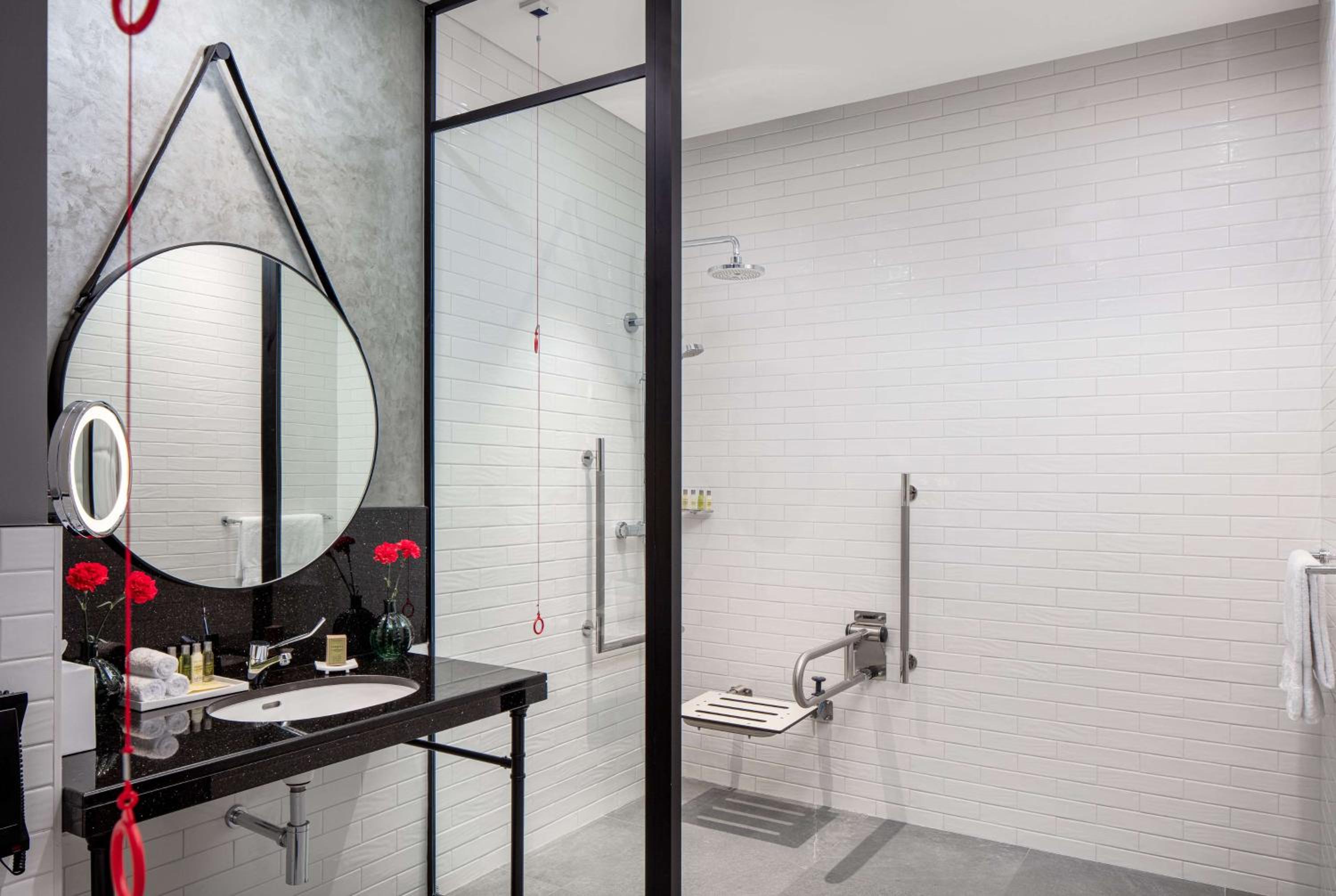 Woodstock Corner - Newly renovated slick and modern loft apartments