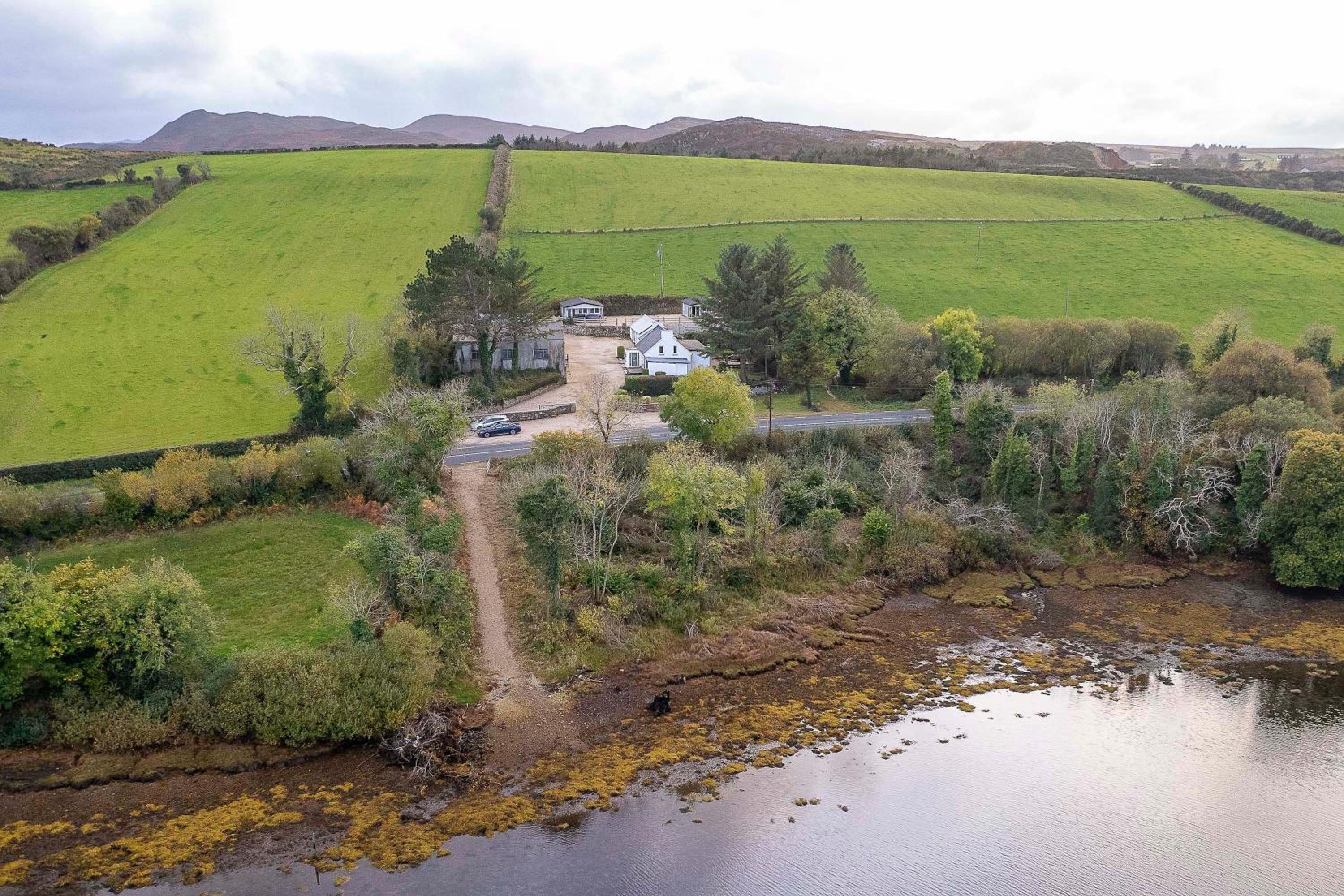 Letterkenny Vacations - Traditional Cottage with Private Hot Tub in the Heart of Donegal - Property Image 4