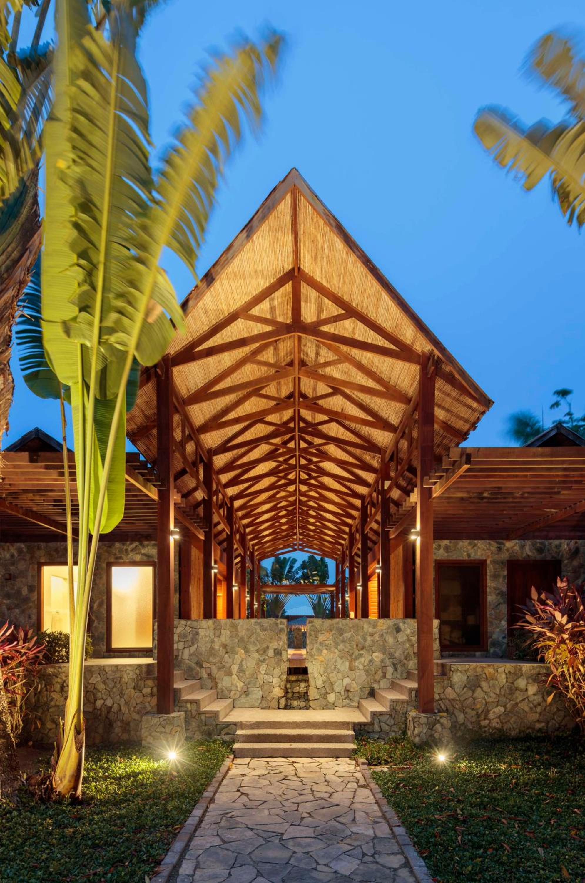 Indura Beach & Golf Resort Curio Collection By Hilton