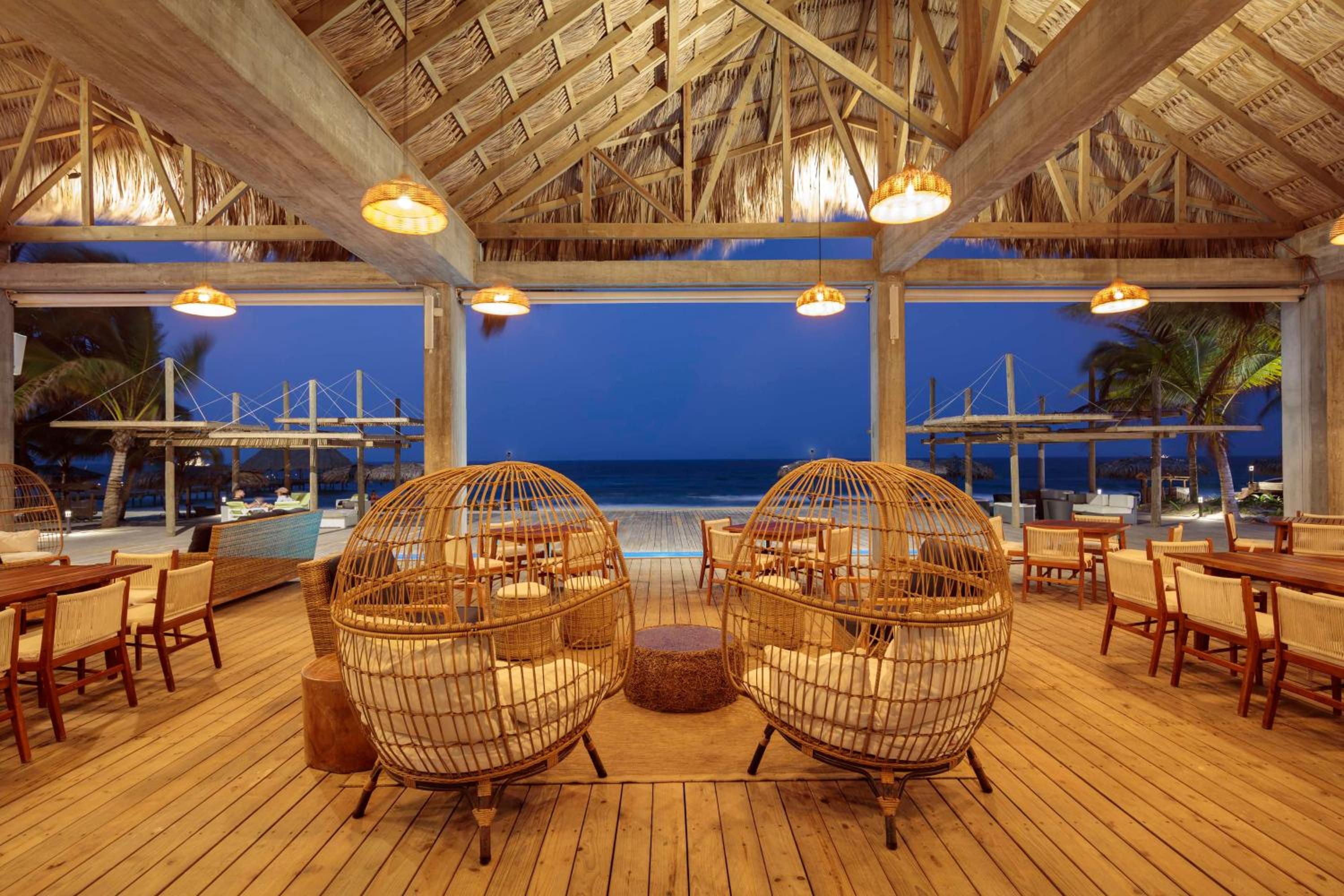 Indura Beach & Golf Resort Curio Collection By Hilton