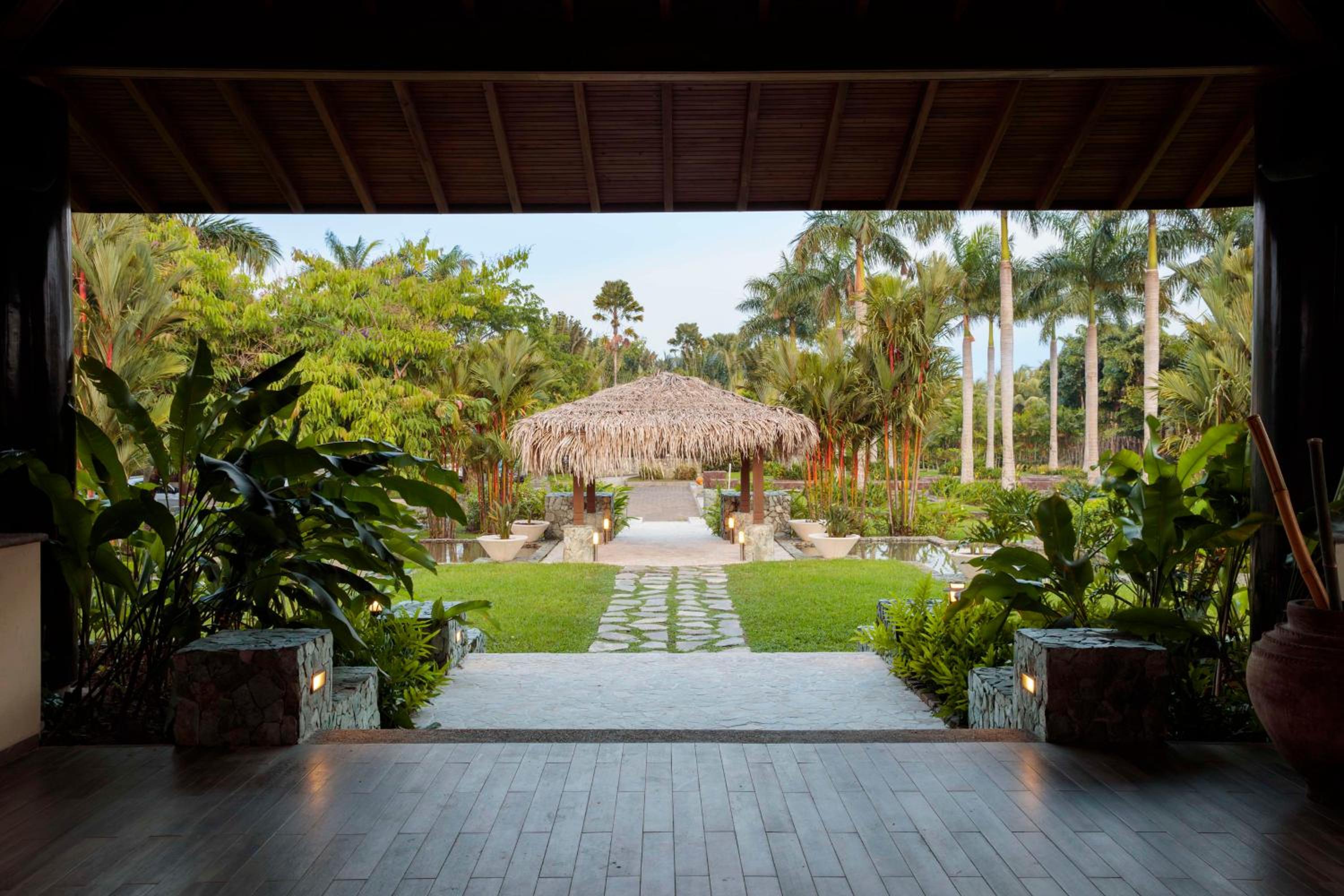 Indura Beach & Golf Resort Curio Collection By Hilton