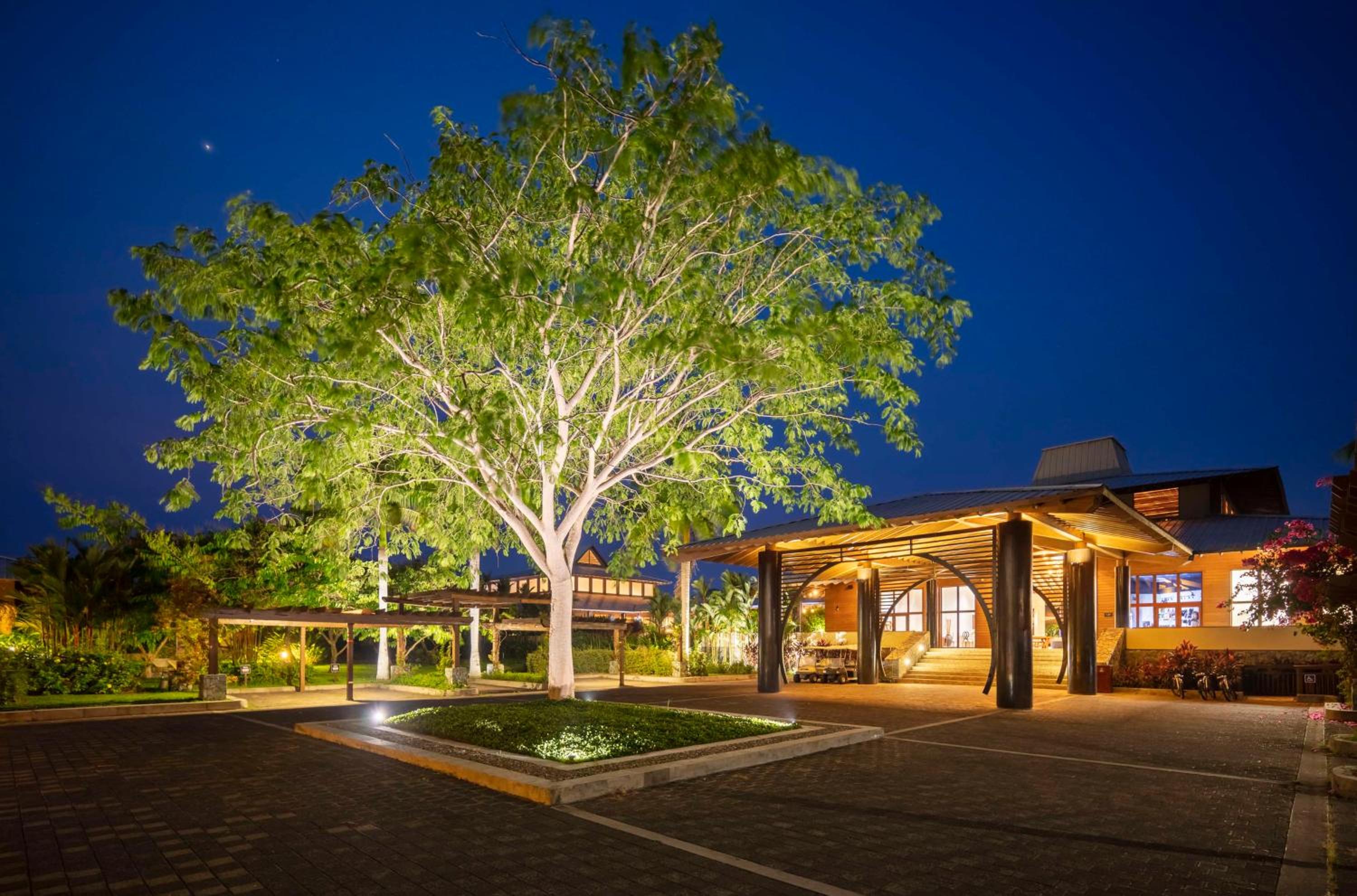 Indura Beach & Golf Resort Curio Collection By Hilton