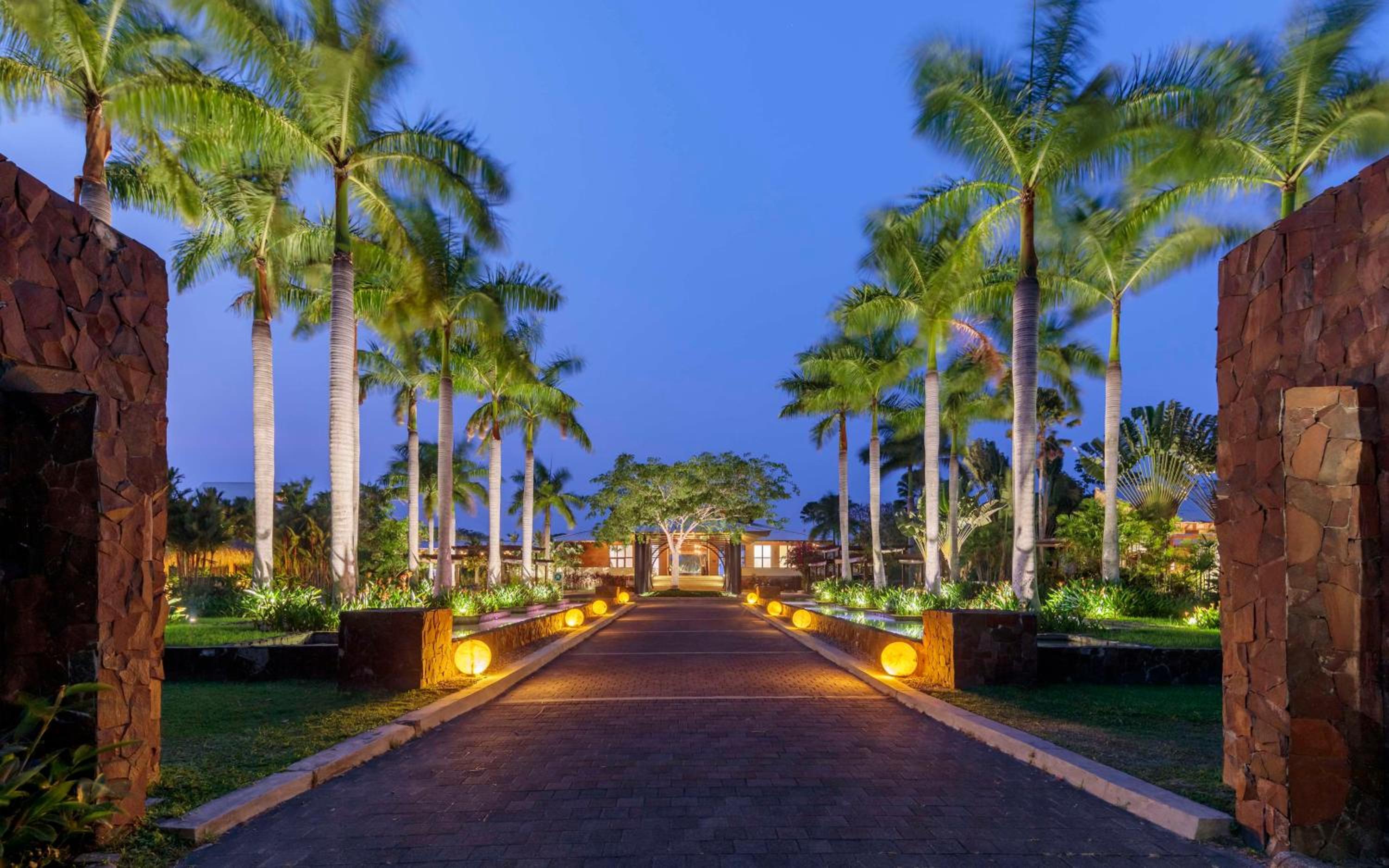 Indura Beach & Golf Resort Curio Collection By Hilton