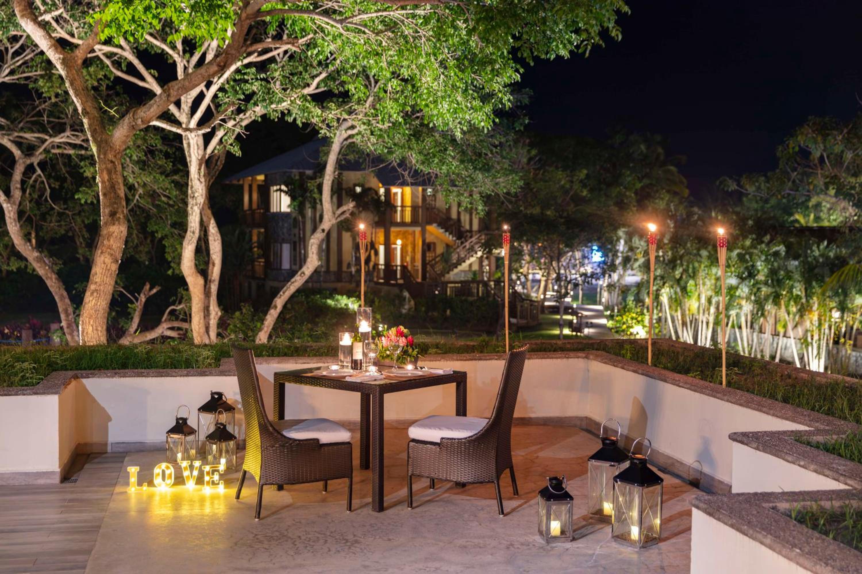Indura Beach & Golf Resort Curio Collection By Hilton