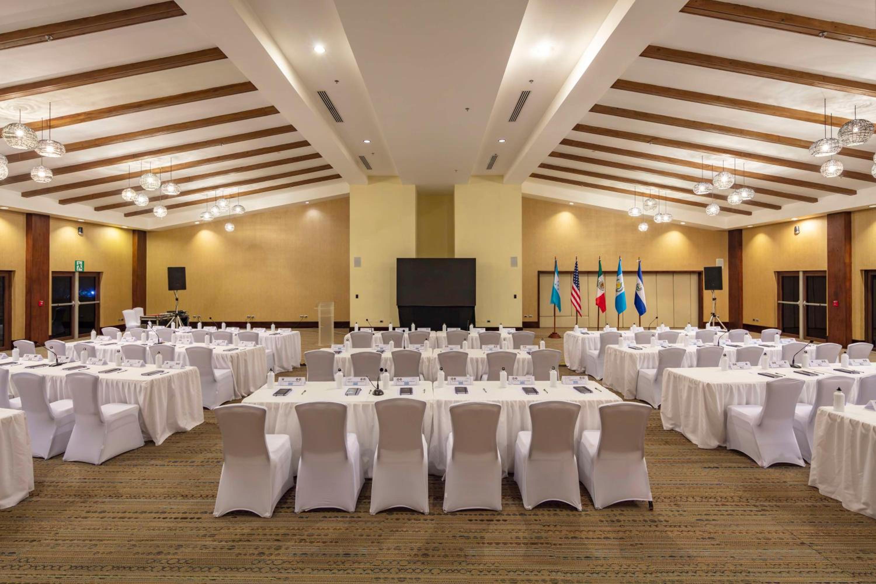 Indura Beach & Golf Resort Curio Collection By Hilton