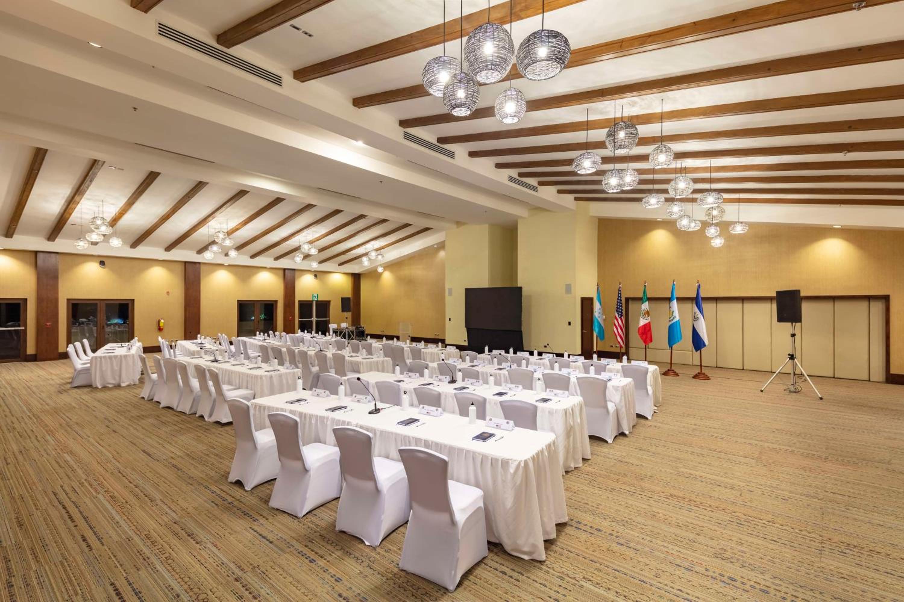 Indura Beach & Golf Resort Curio Collection By Hilton