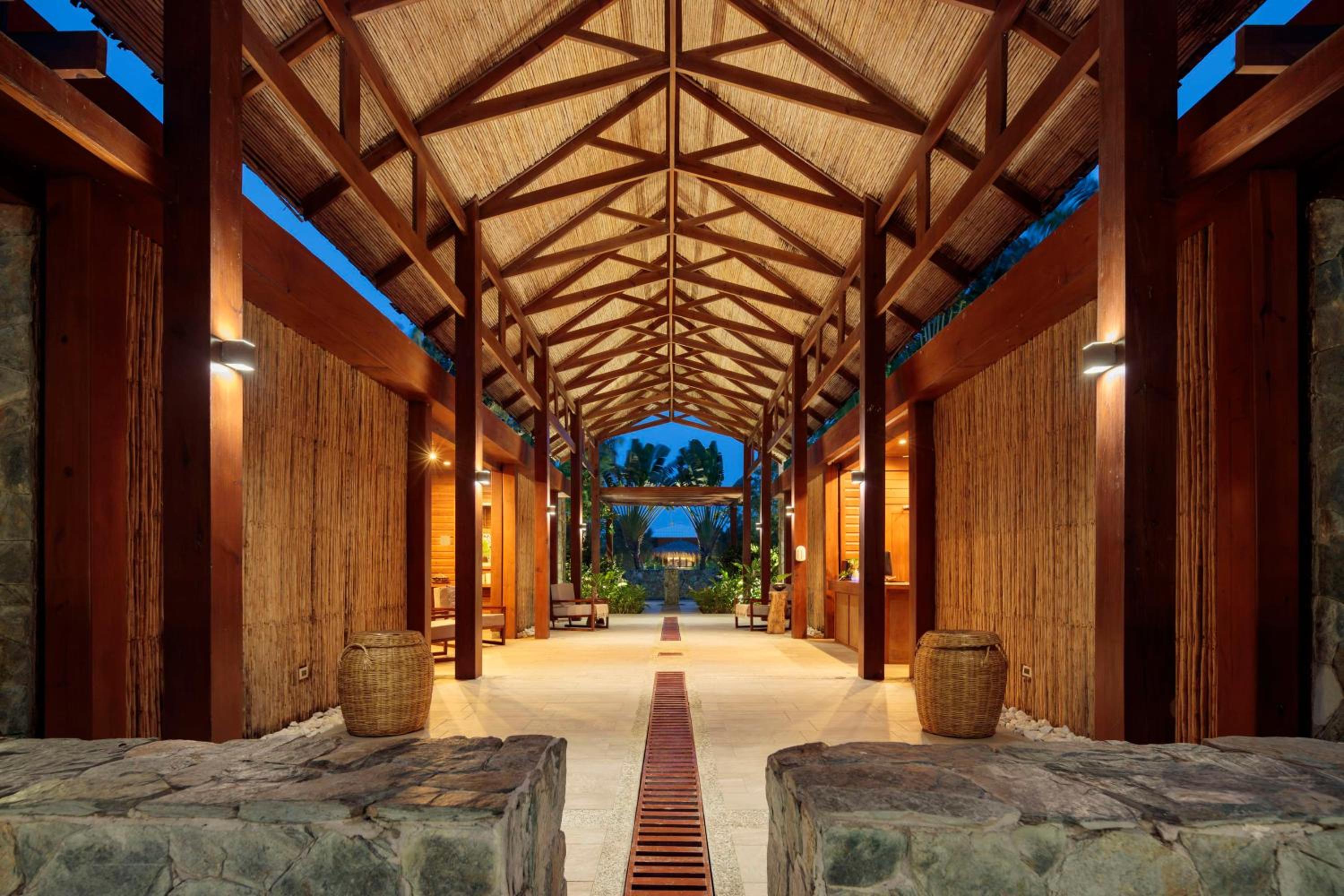 Indura Beach & Golf Resort Curio Collection By Hilton