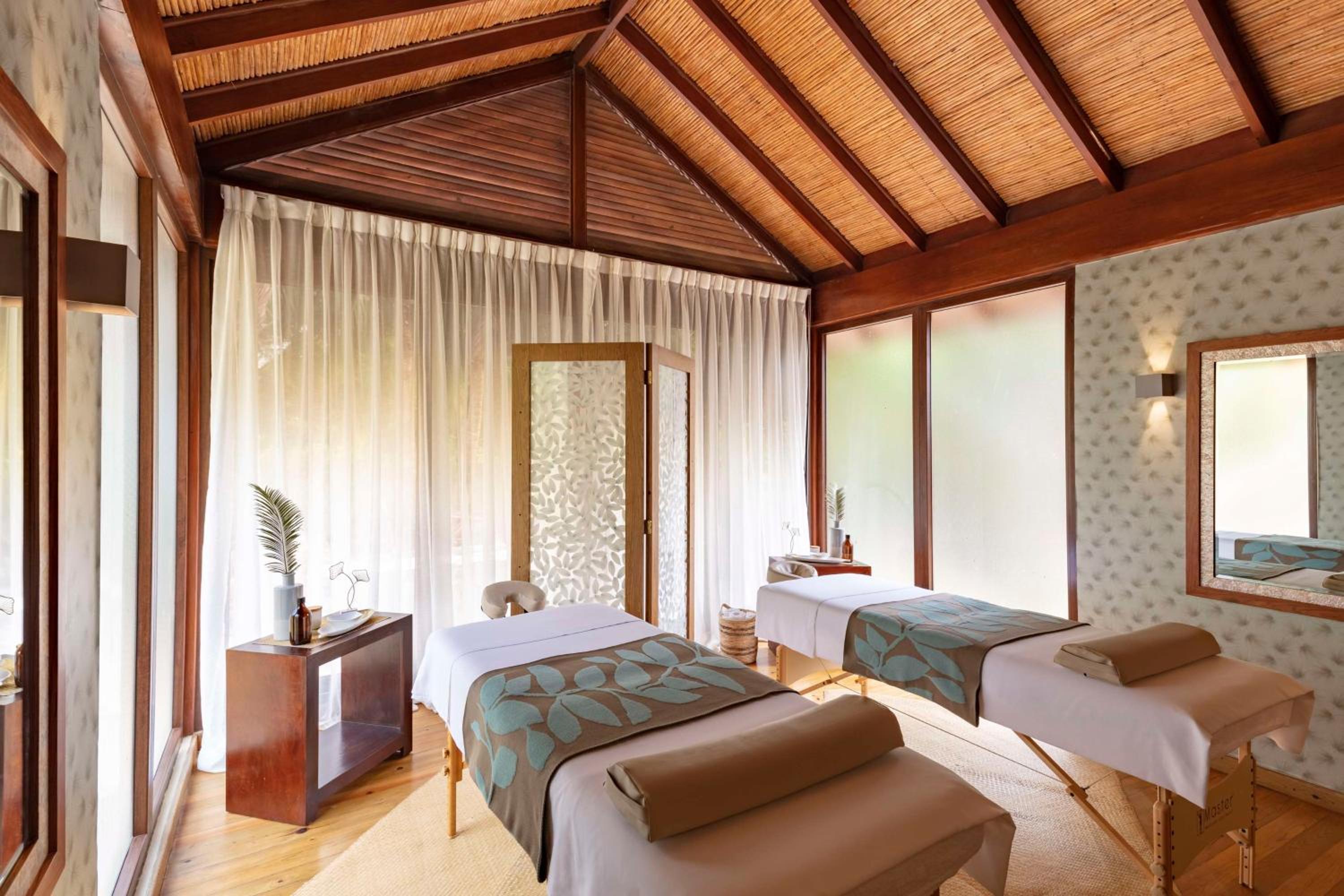 Indura Beach & Golf Resort Curio Collection By Hilton