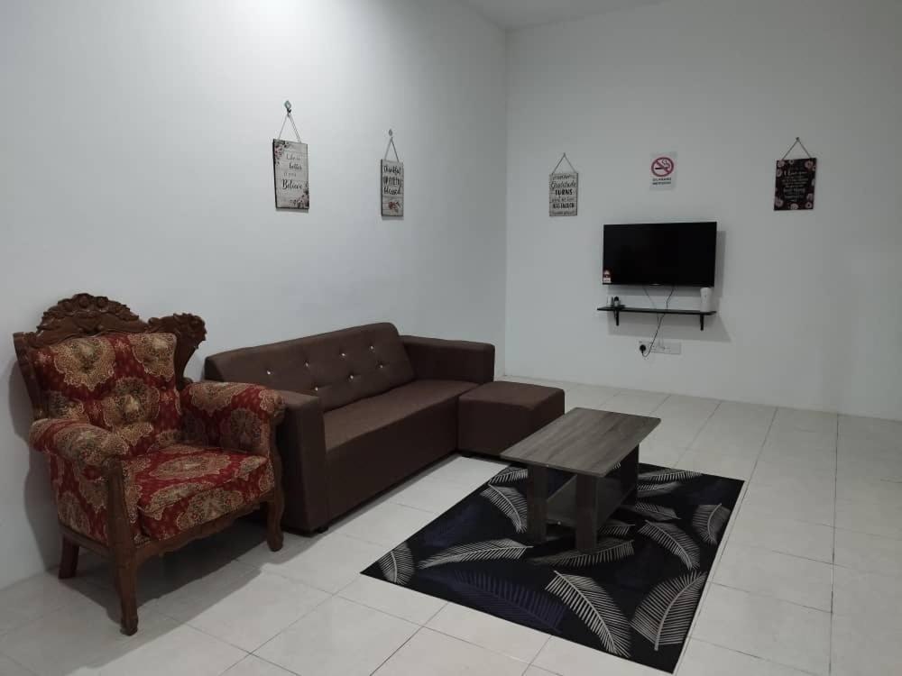 Homestay Bajet di Taman Koperat Putera Bukit Kluang, Terengganu photo 1