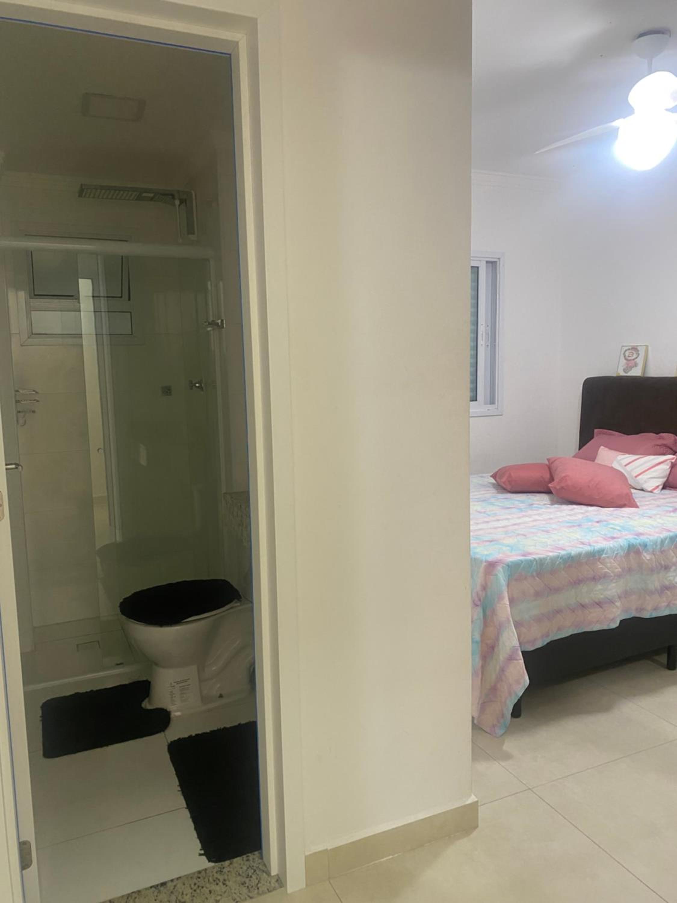 Apê canto do forte,próx praia,centro,garagem,Port 24hs,streaming e Wi-Fi grátis