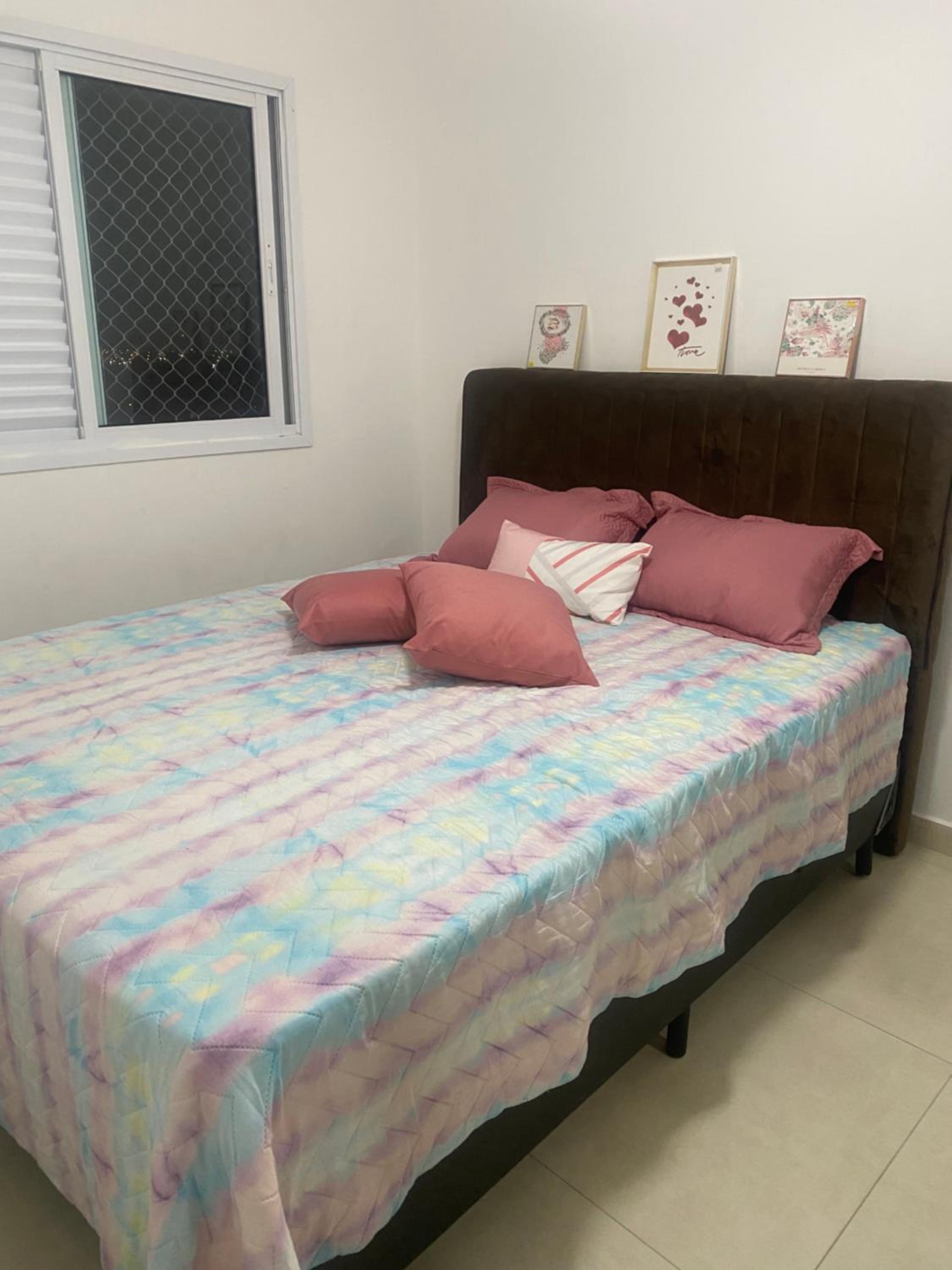 Apê canto do forte,próx praia,centro,garagem,Port 24hs,streaming e Wi-Fi grátis