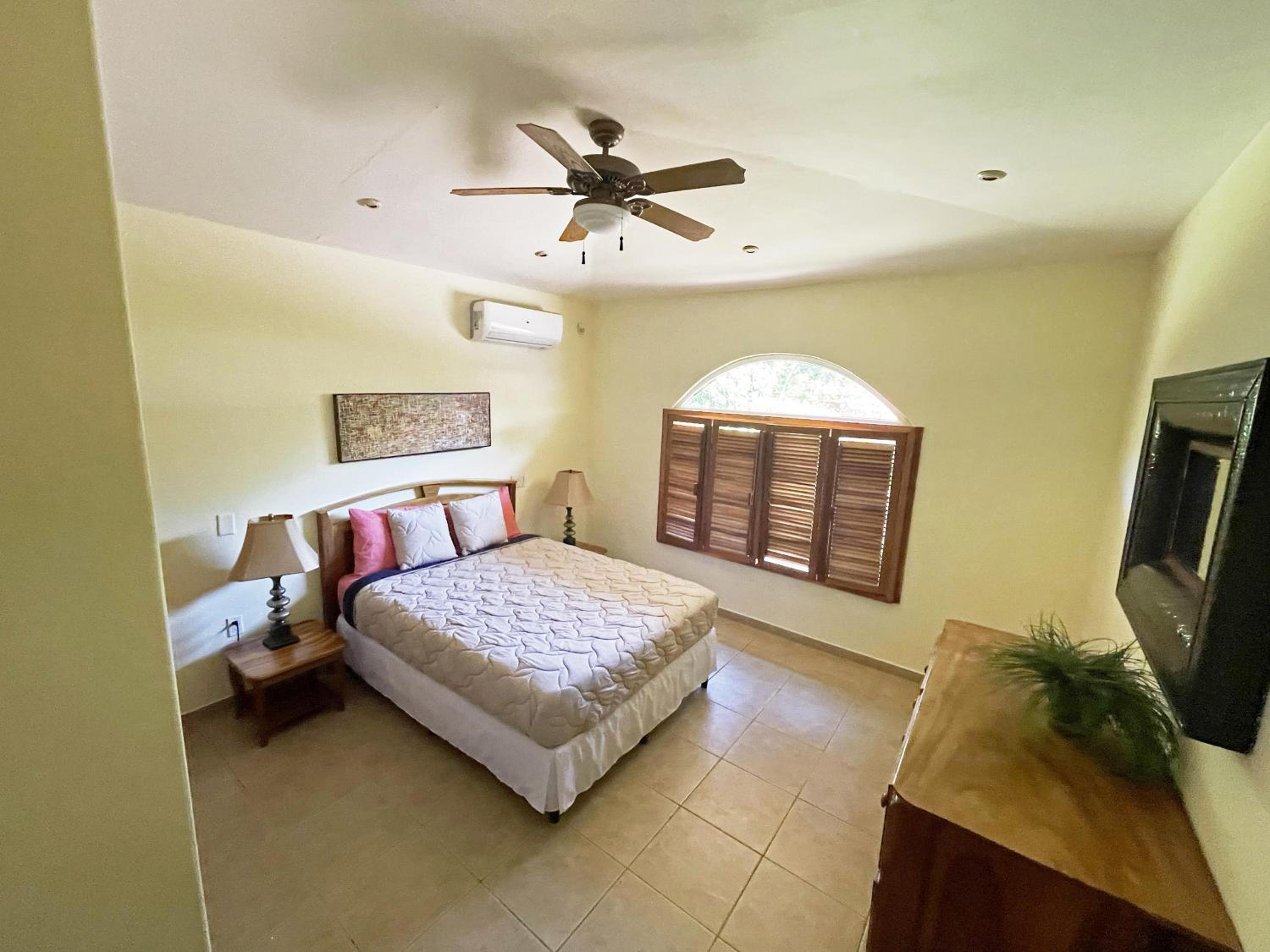 Casa Tropical, Spacious 3 Bedroom Home