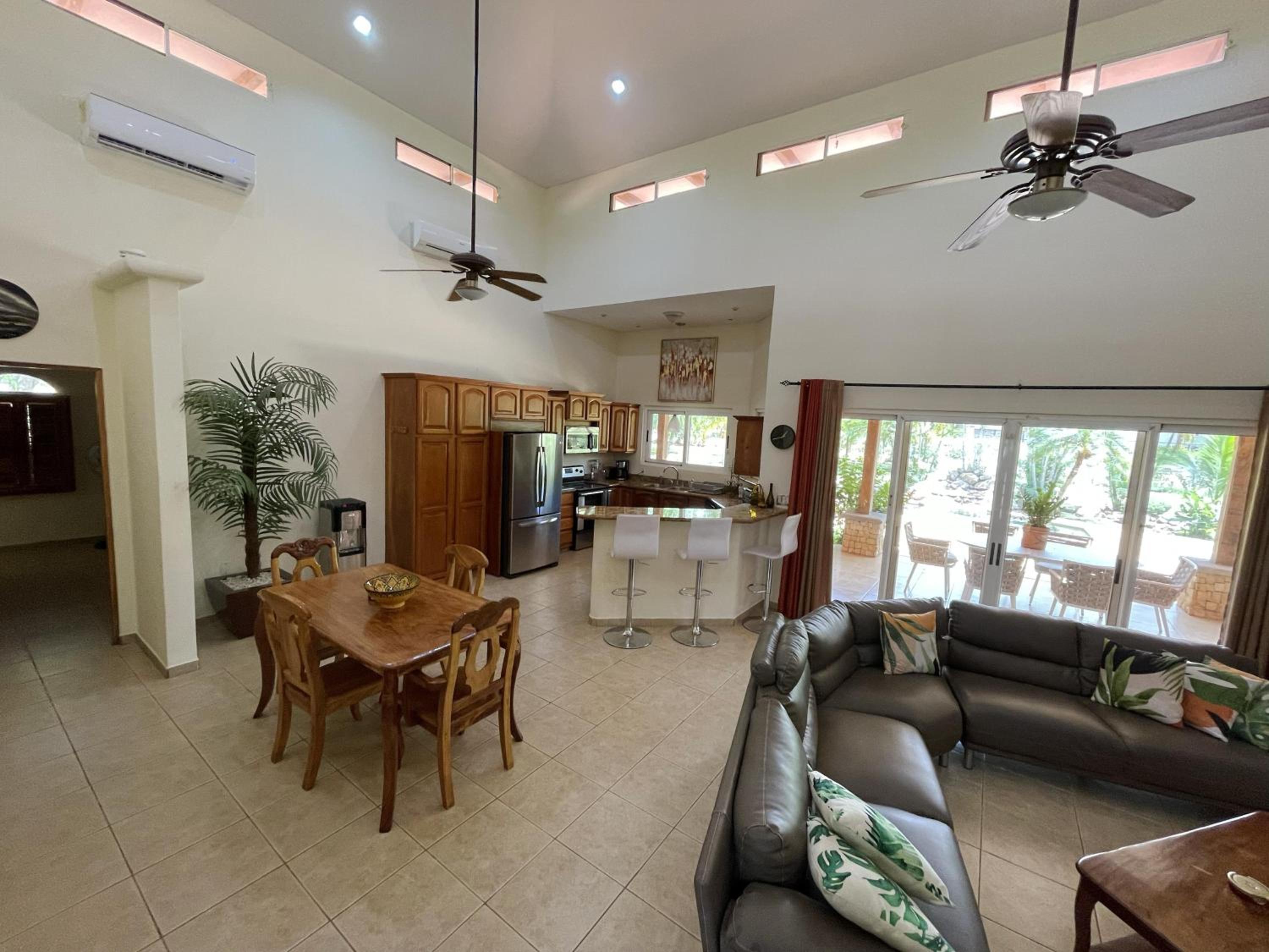 Casa Tropical, Spacious 3 Bedroom Home