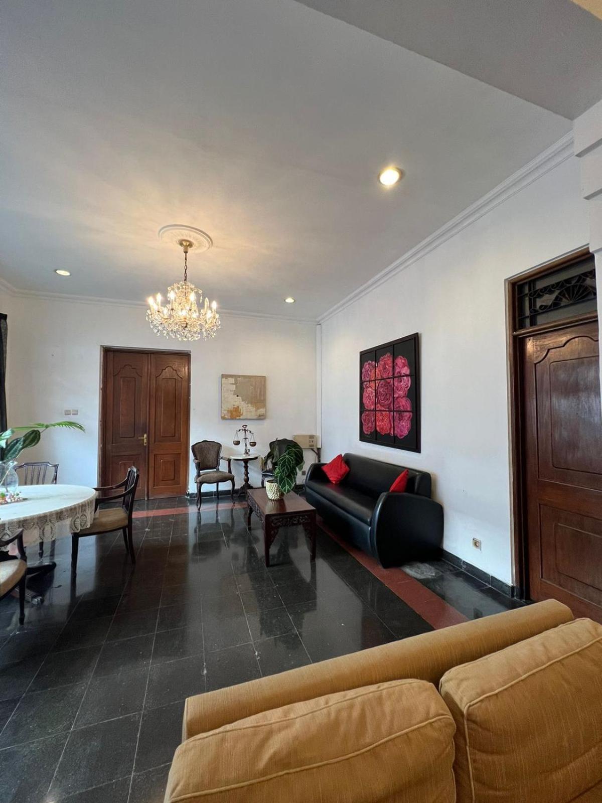 SOETJIPTO HOME STAY VILLA view 4