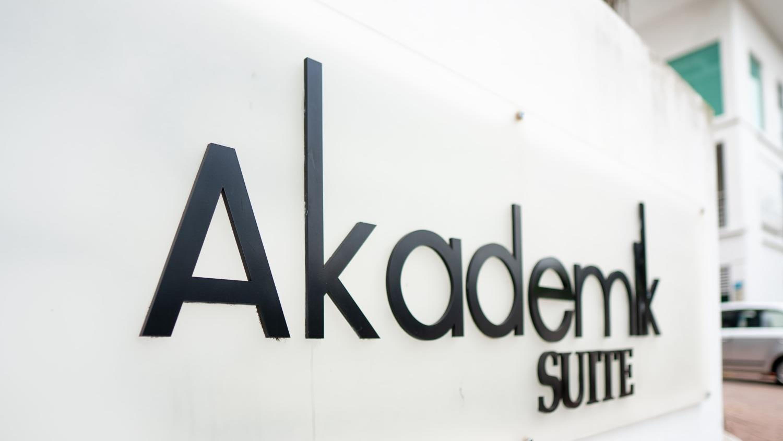Mount Austin #Akademik Suite Floral Deer Studio 2-4pax #MSPro