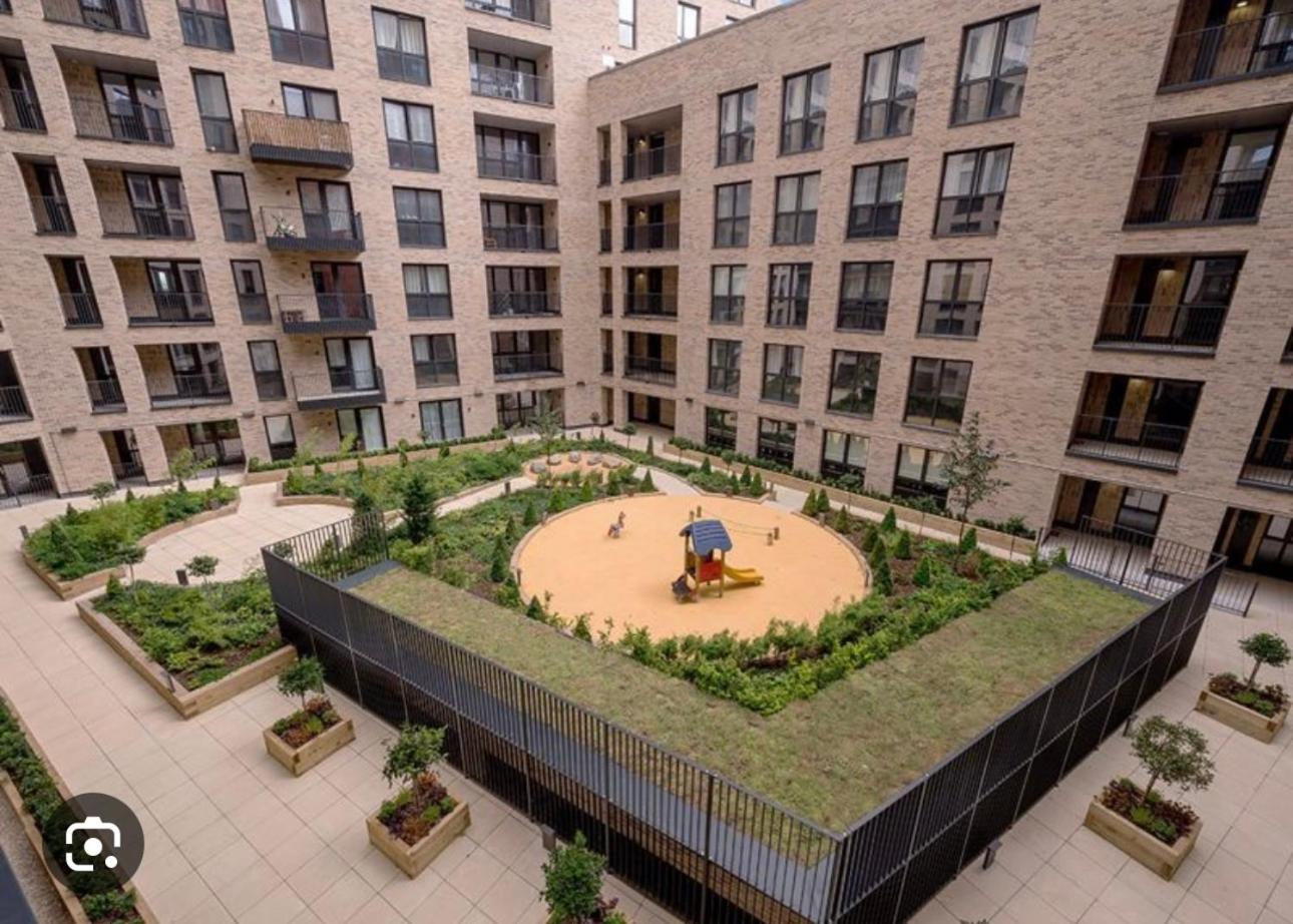 Stunning one-bedroom apartment- Next to tube station- Sleeps 3