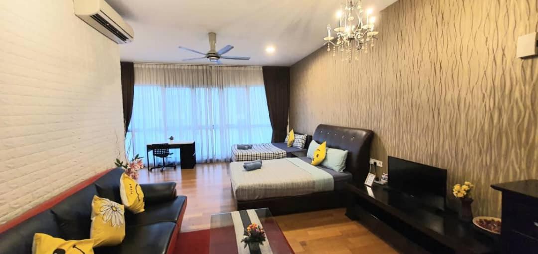 Regalia Luxury Suites KLCC - by Cozy Stay