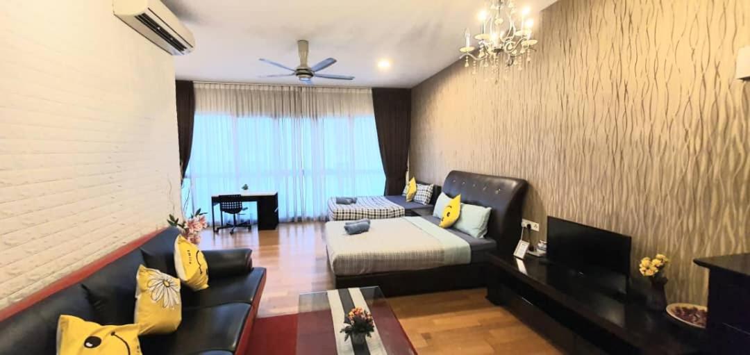 Regalia Luxury Suites KLCC - by Cozy Stay