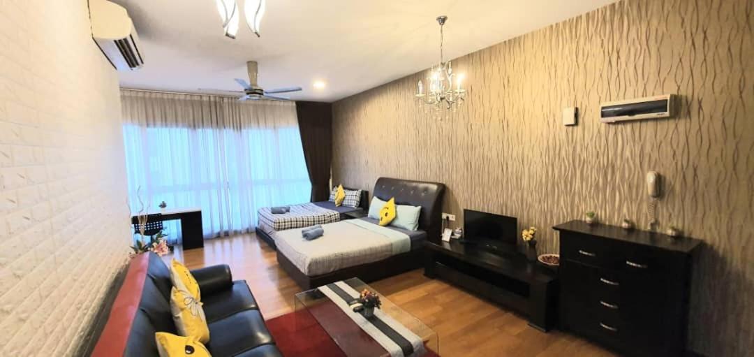 Regalia Luxury Suites KLCC - by Cozy Stay
