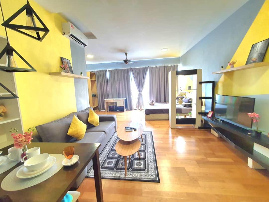 Regalia Luxury Suites KLCC - by Cozy Stay