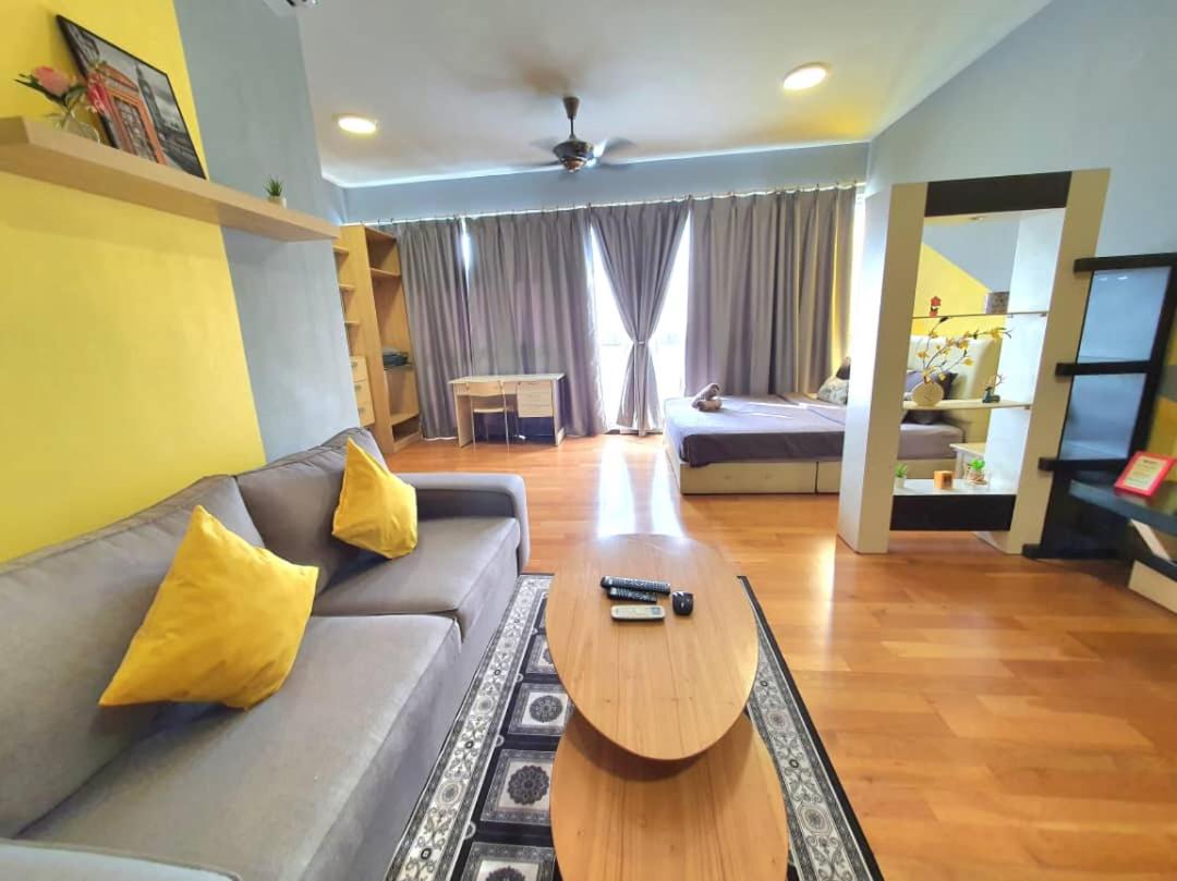 Regalia Luxury Suites KLCC - by Cozy Stay