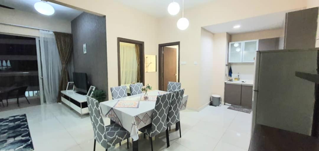 Regalia Luxury Suites KLCC - by Cozy Stay