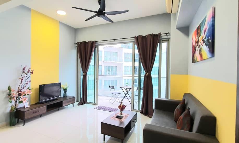Regalia Luxury Suites KLCC - by Cozy Stay