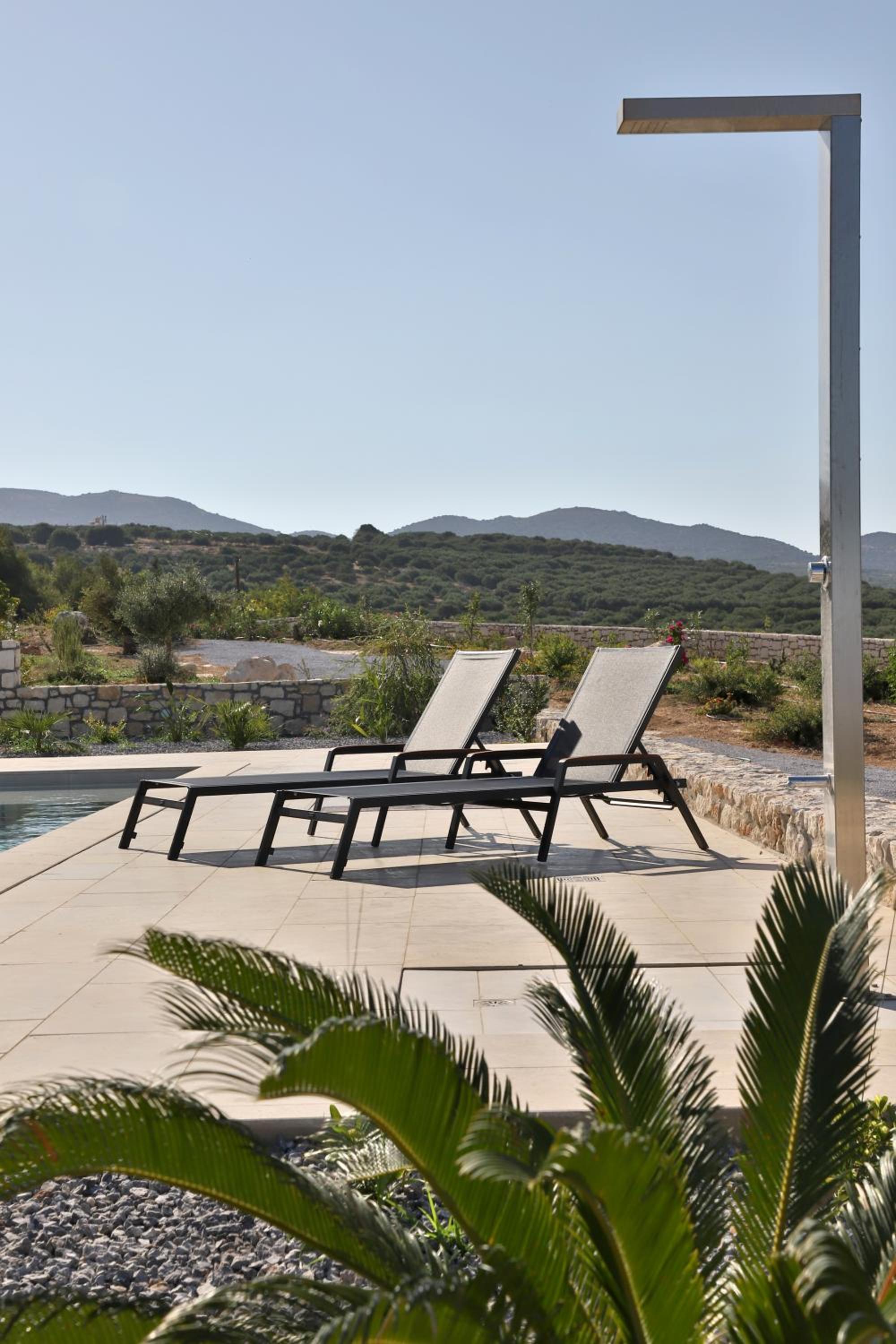 Sternes Tropicana Executive Villa with pool, by Comfortbnb view 2