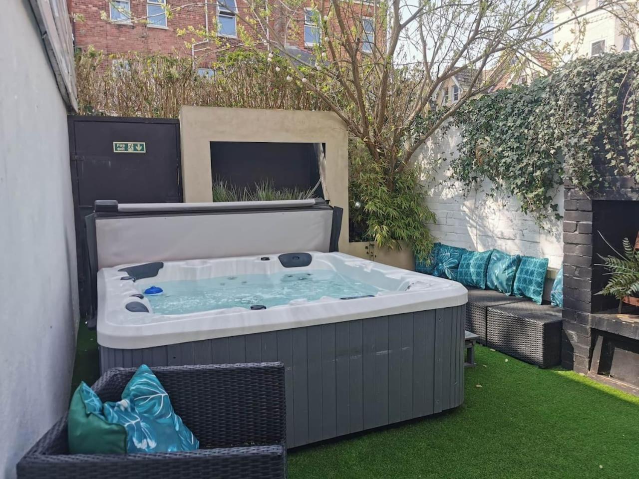 Bournemouth Beach Boutique with Hot Tub - Close to Beach and Town Centre