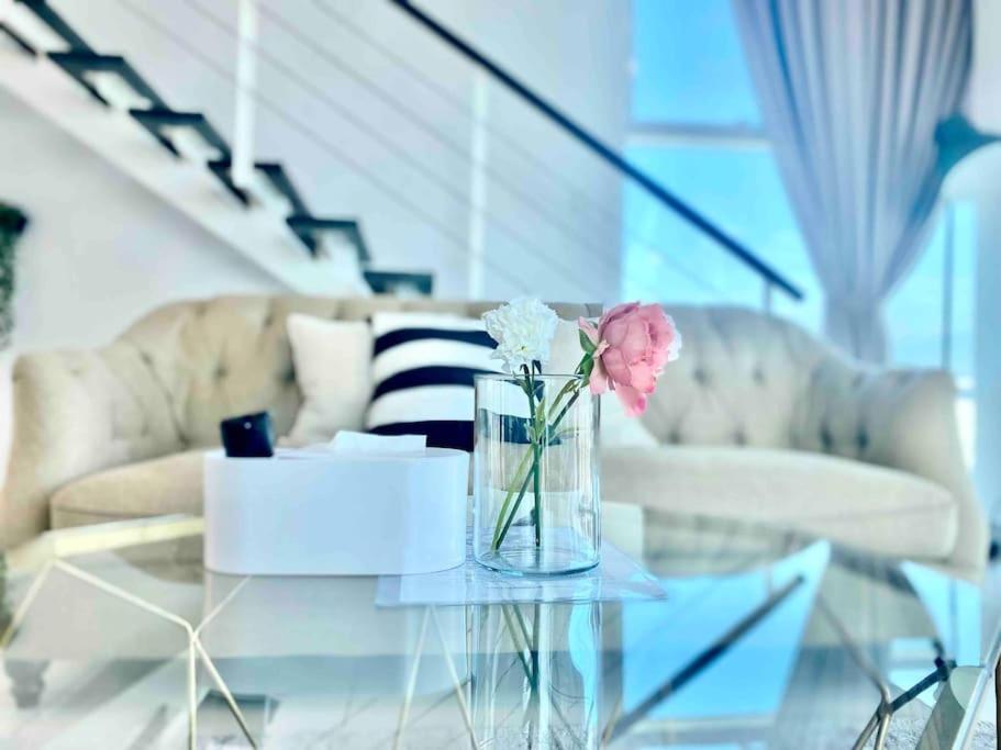 Maritime Suite - 2min drive to Georgetown 18min from airport The English 2BR 2 bathrooms Suites photo 4