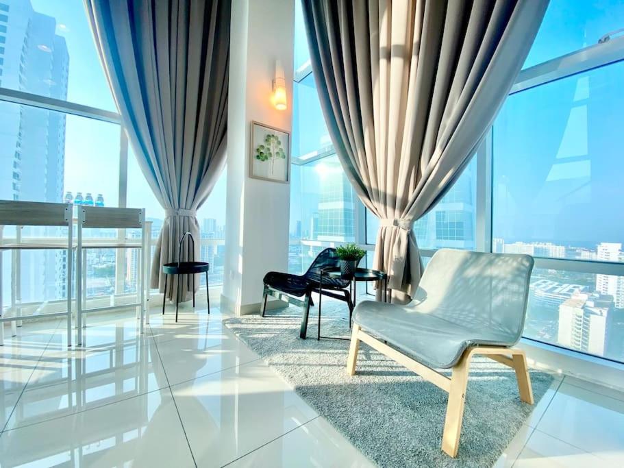 Maritime Suite - 2min drive to Georgetown 18min from airport The English 2BR 2 bathrooms Suites photo 8