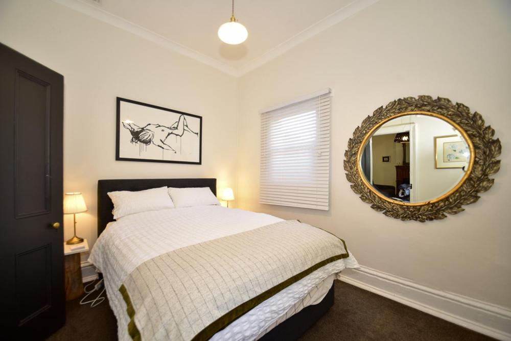 Macleay Cottage with plunge pool and local arts