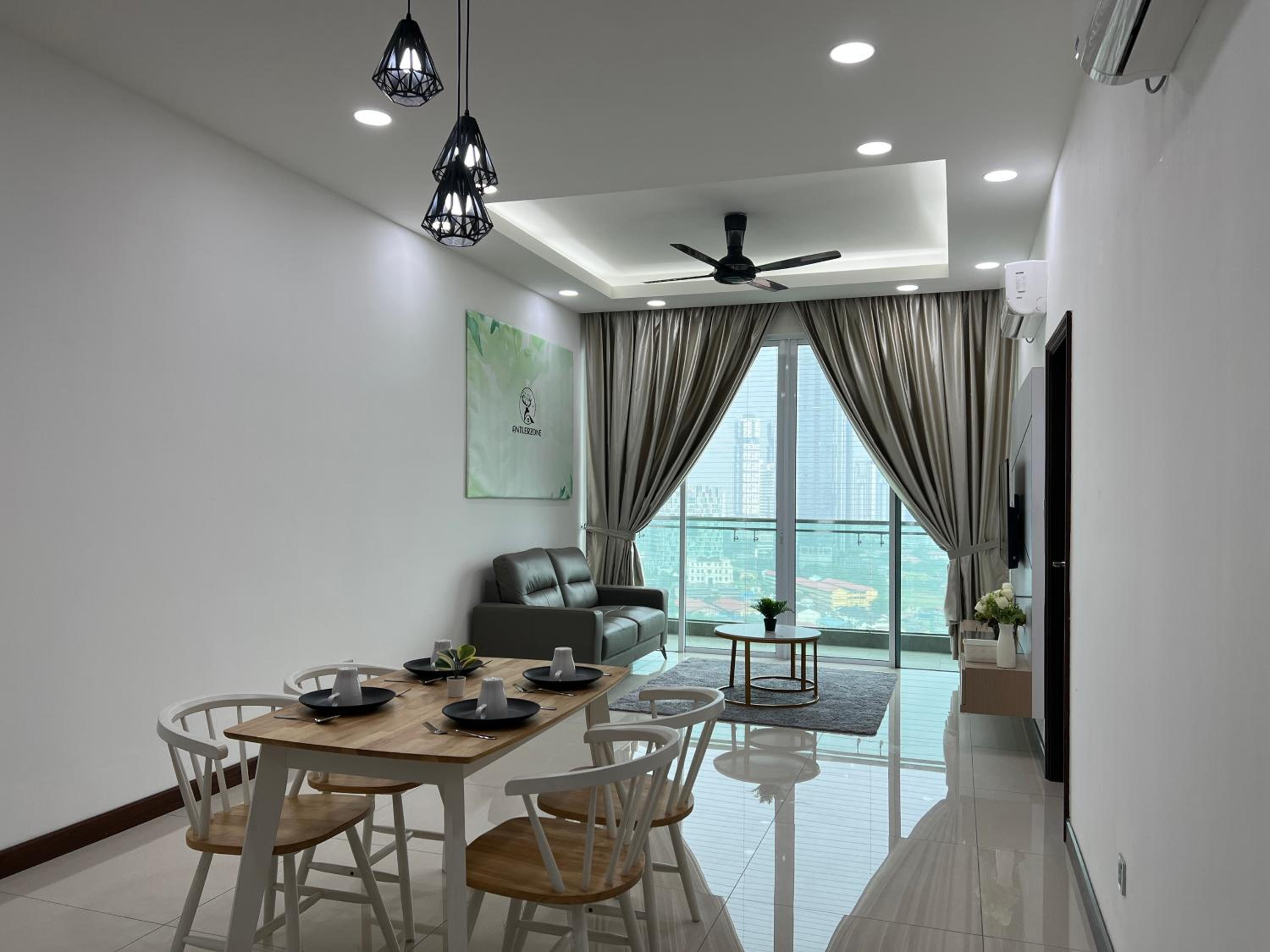 Paragon Suite Homestay by Antlerzone